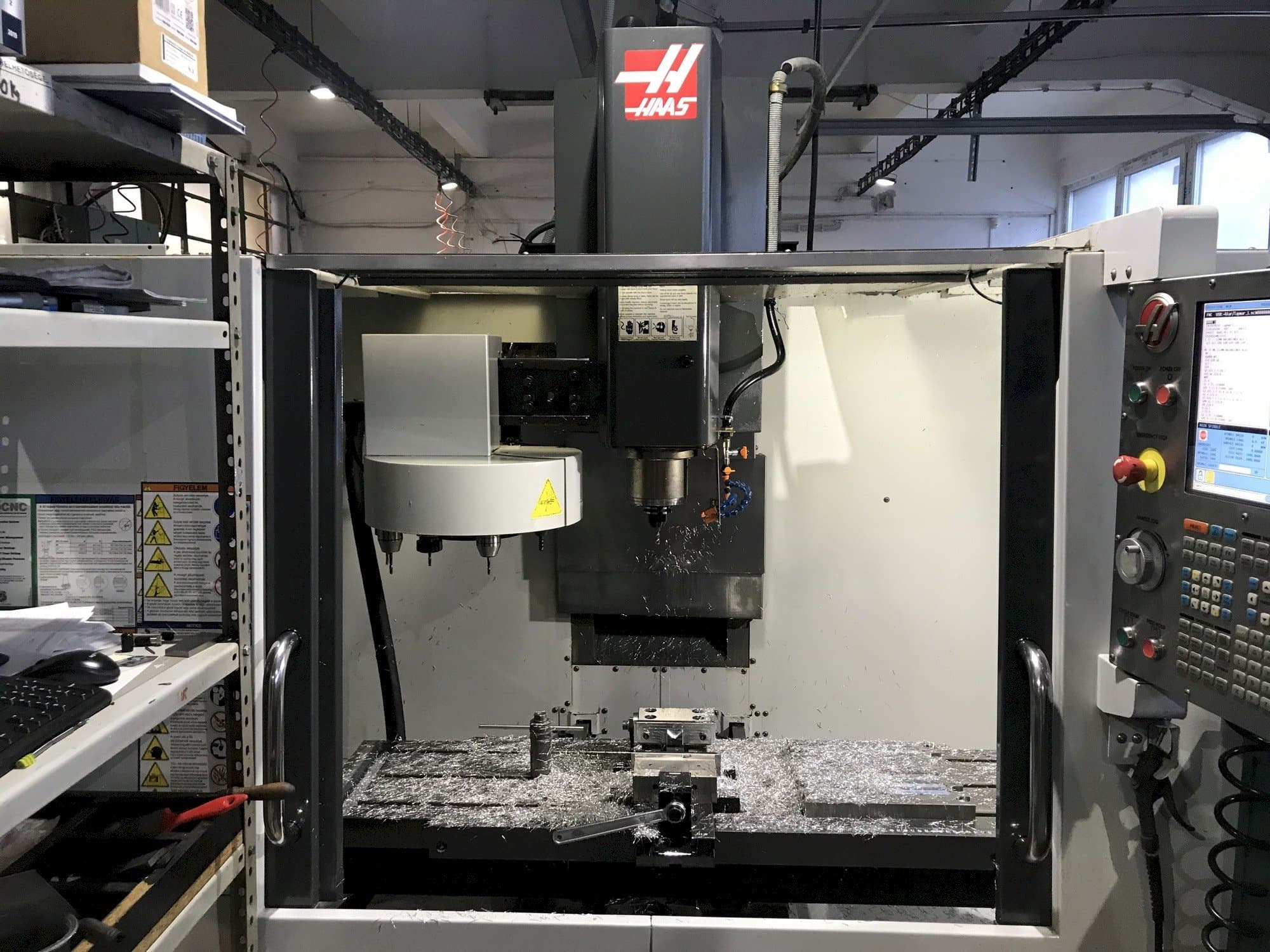 Vista Frontal  da HAAS TM-3P  máquina
