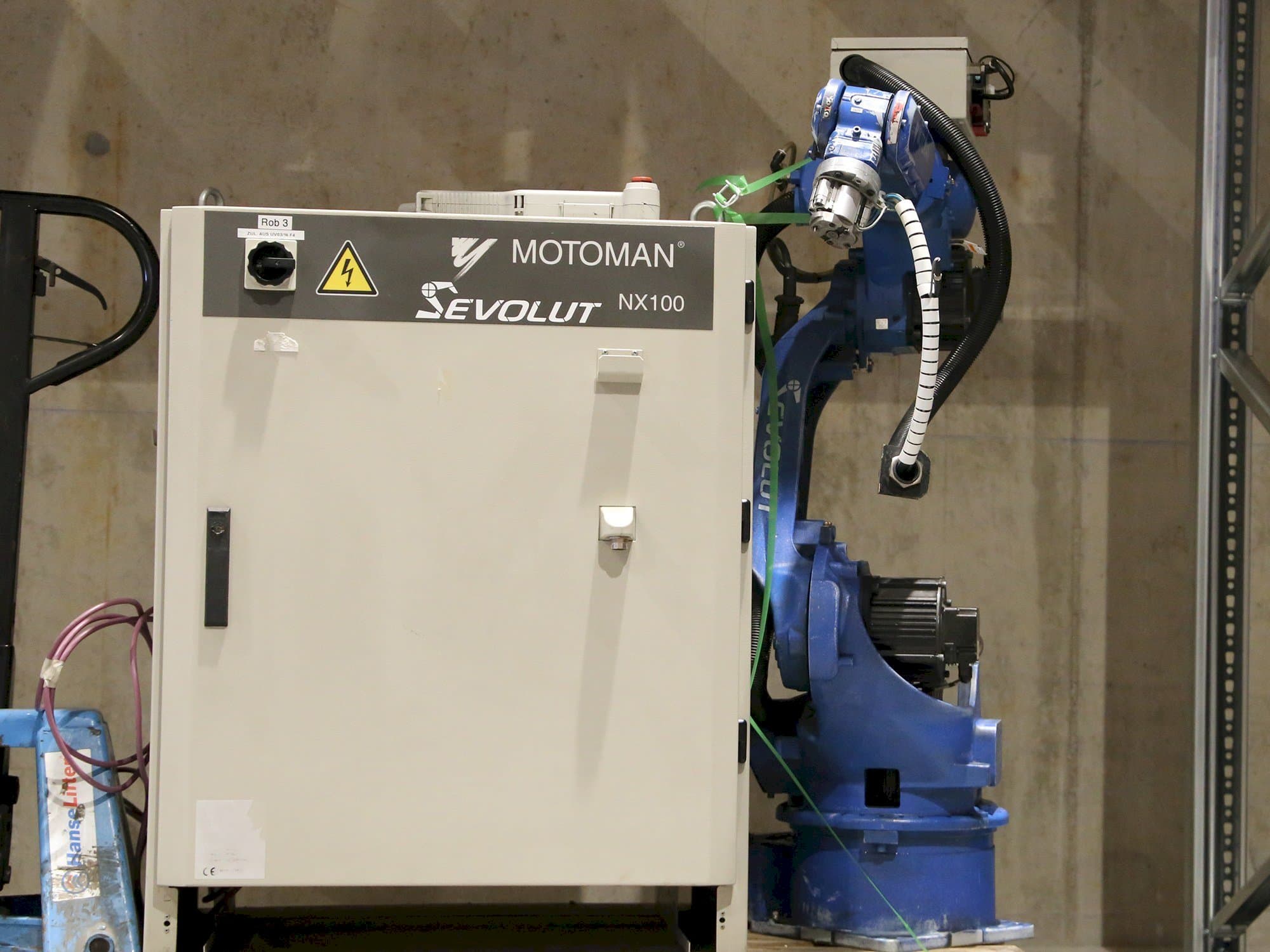 Vista Frontal  da Yaskawa Motoman HP6  máquina