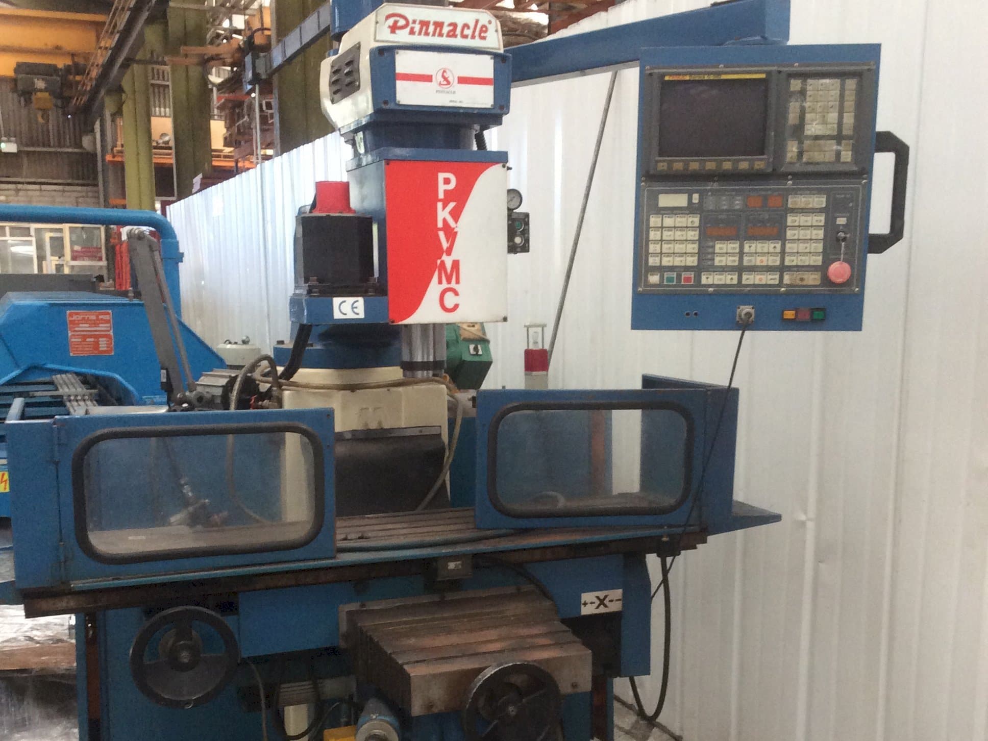 Vista Frontal  da Pinnacle PKVMC  máquina