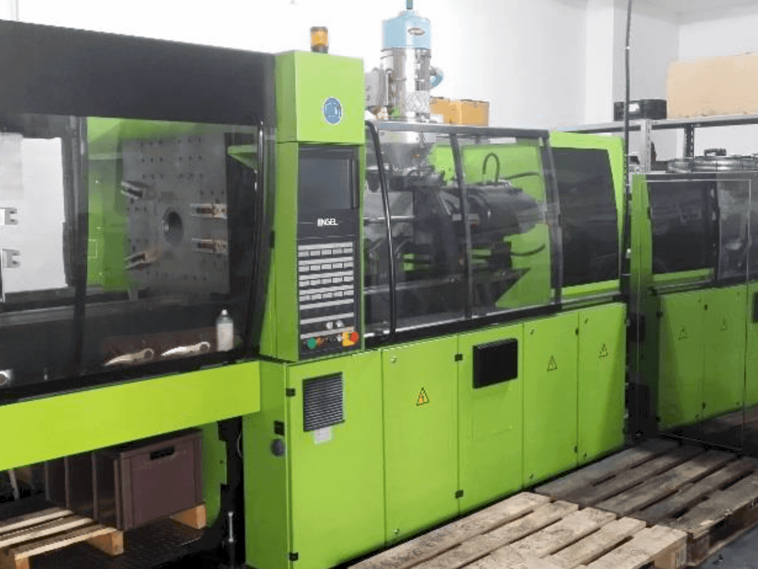 Vista Frontal  da ENGEL VC 750/150  máquina