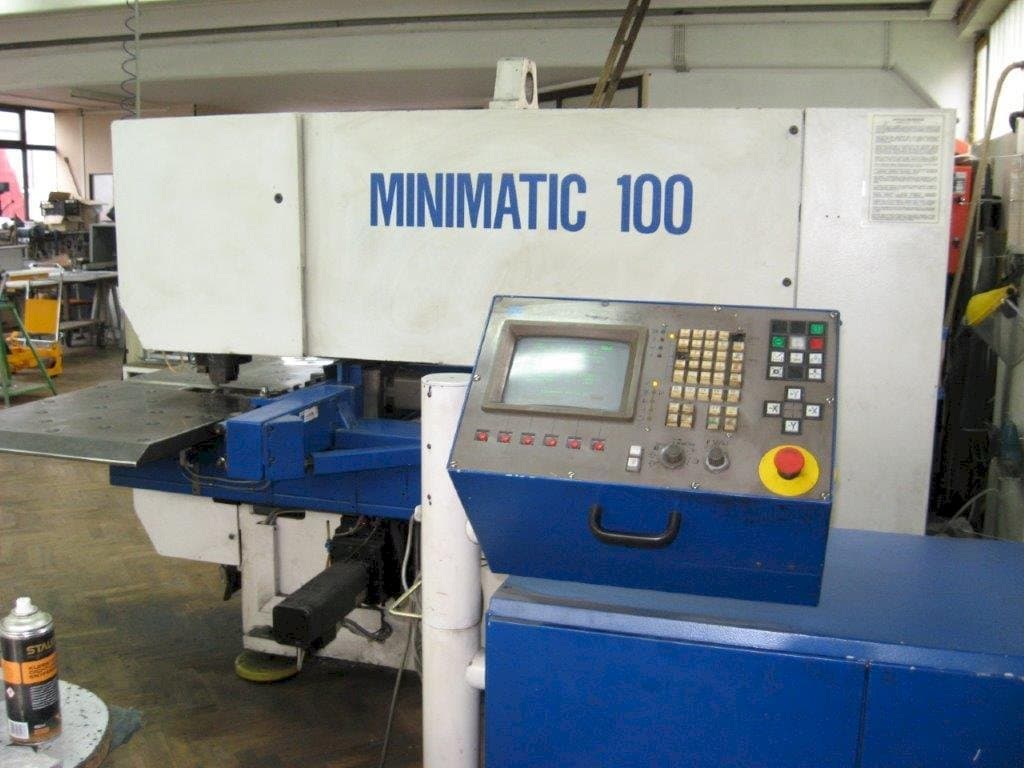 Vista Frontal  da Trumpf Minimatic 100  máquina
