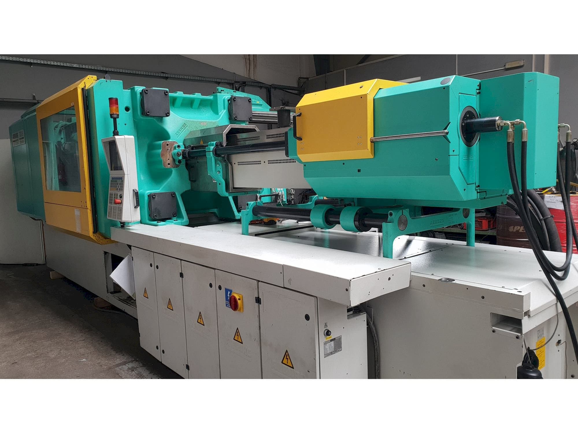 Vista Frontal  da Arburg Multilift H 720 - 3200 - 1300  máquina