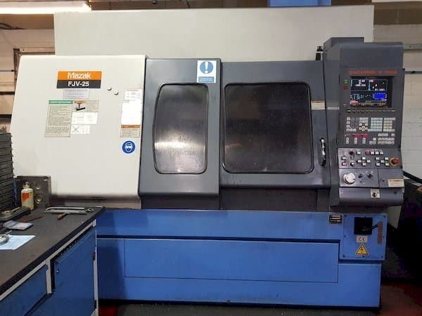 Vista Frontal  da Mazak FJV-25  máquina