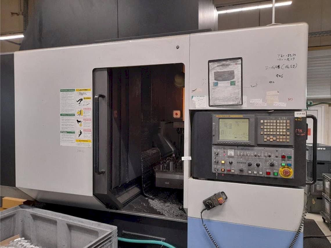 Vista Frontal  da Doosan VC 500  máquina