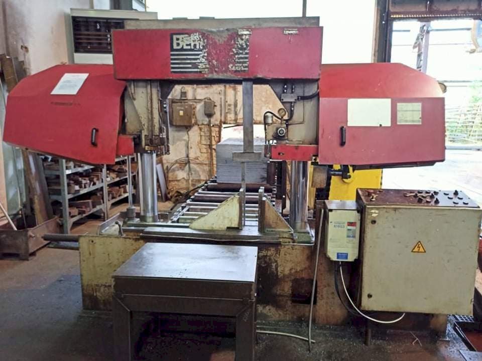 Vista Frontal  da Behringer HBP 530  máquina