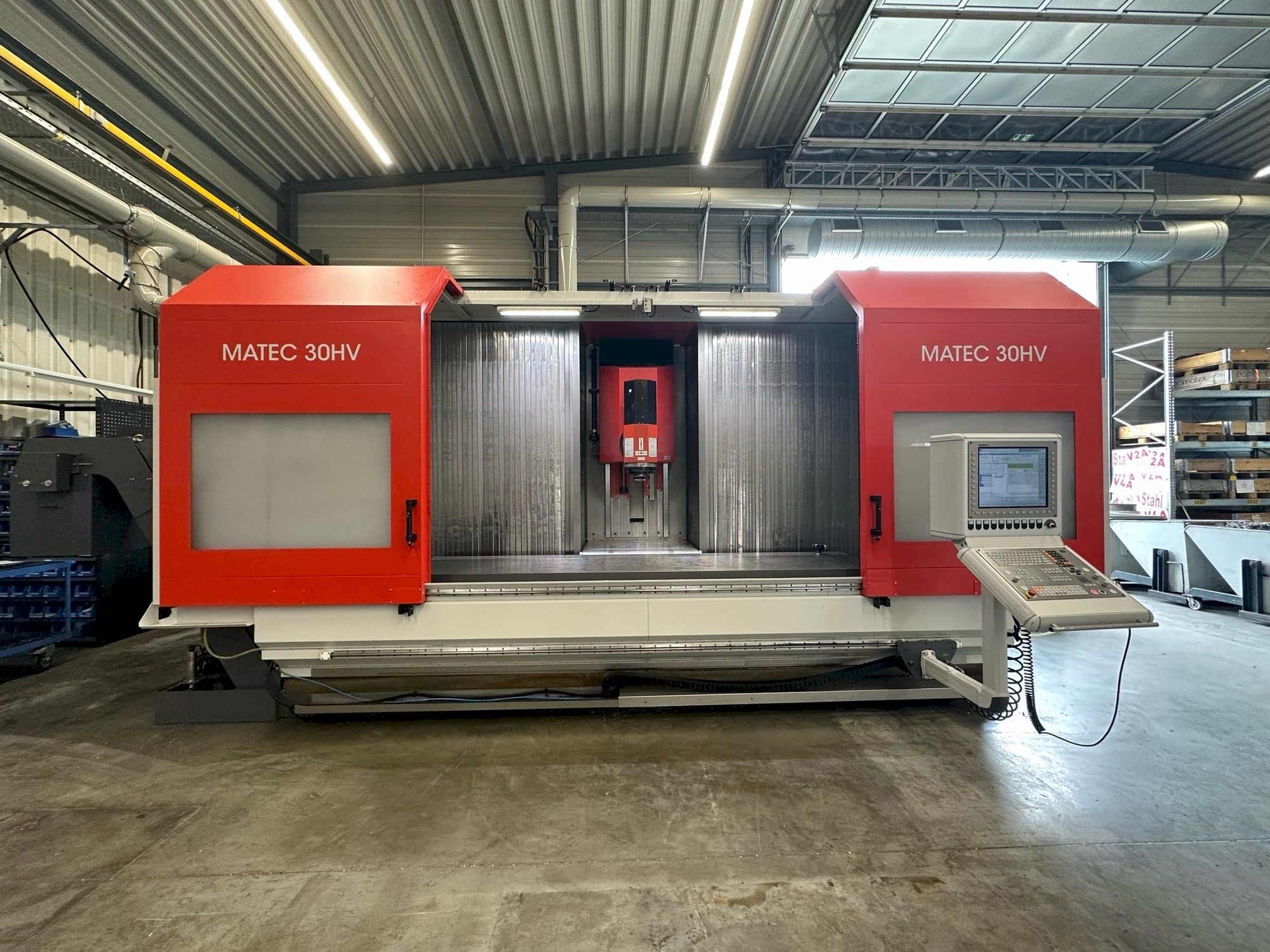 Vista Frontal  da Matec 30HV  máquina