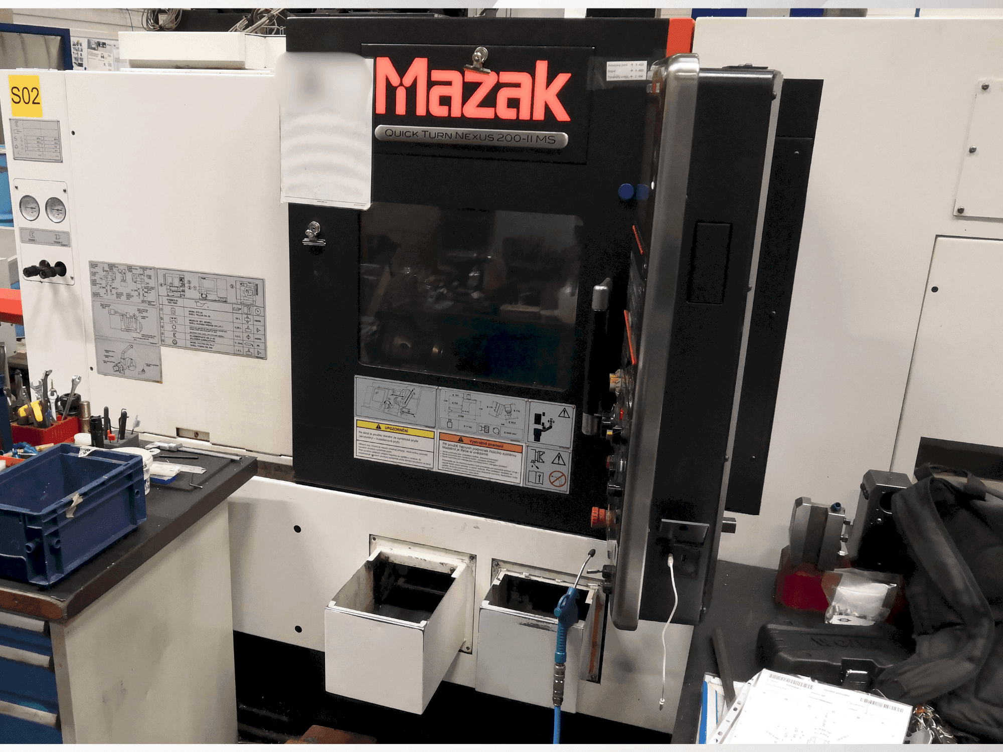 Vista Frontal  da Mazak Quickturn Nexus 200-II MS  máquina
