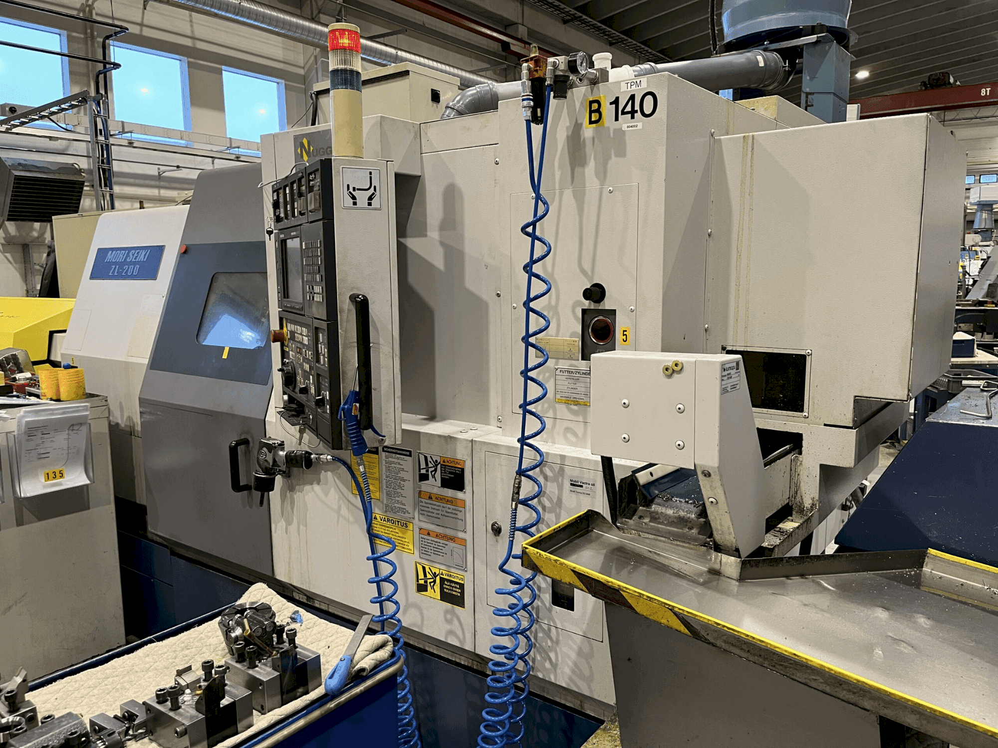 Vista Frontal  da MORI SEIKI ZL-200 SMC  máquina