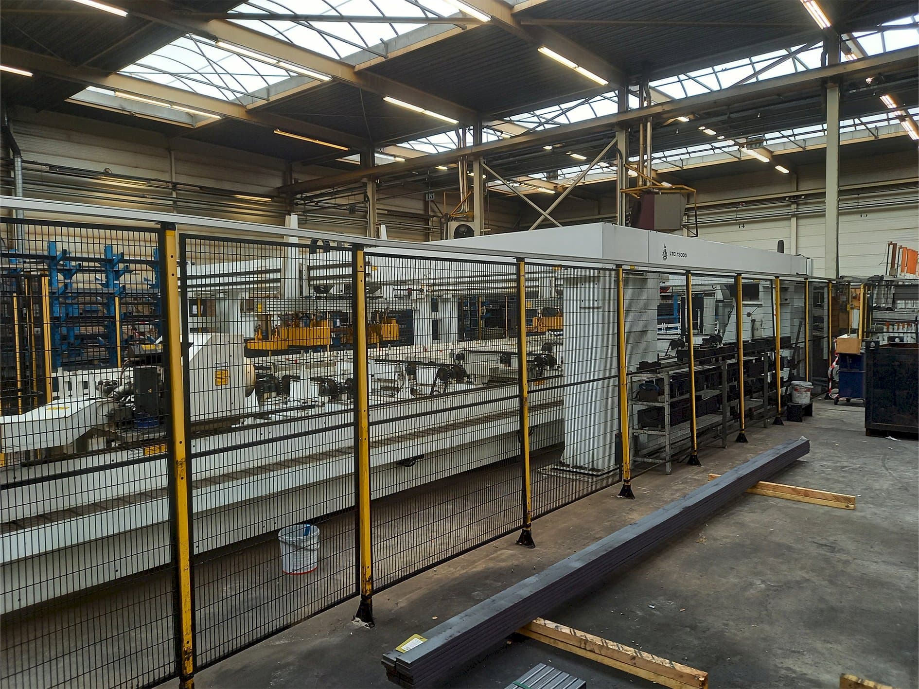 Vista Frontal  da Balliu  LTC 13000  máquina