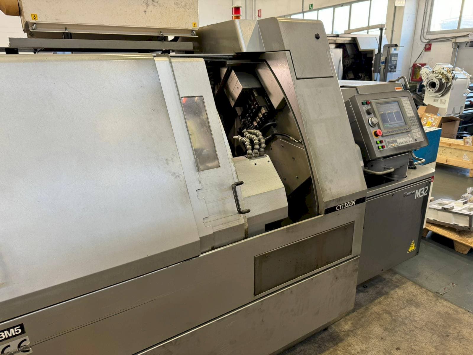 Vista Frontal  da Citizen M32V  máquina