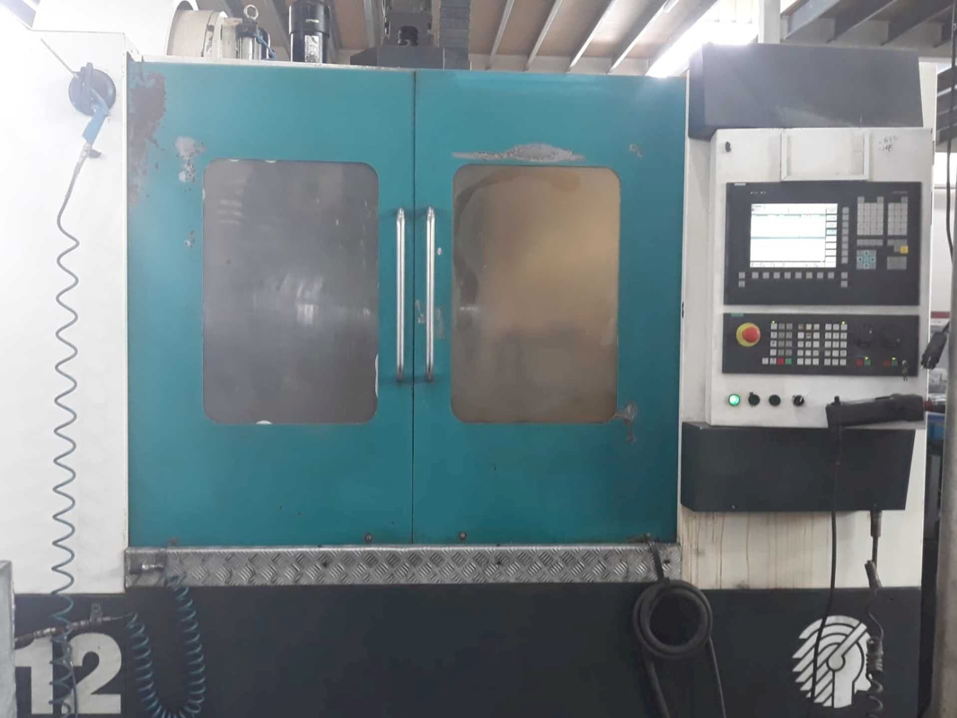 Vista Frontal  da Huron VX12  máquina