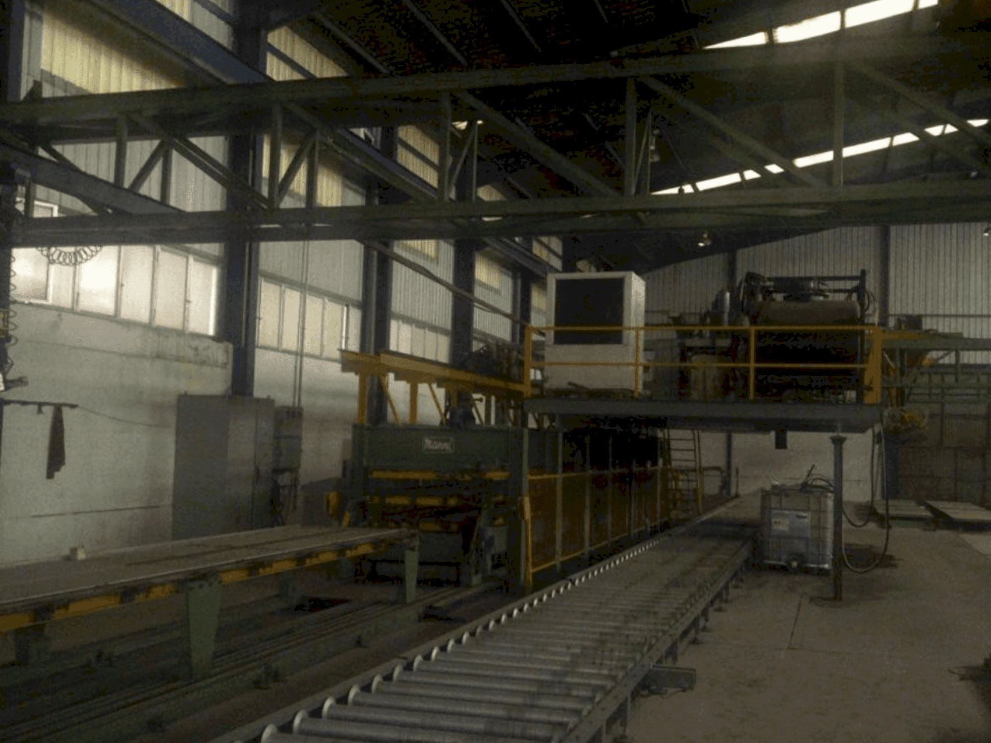 Vista Frontal  da MANNI Sandwich Panel Production Line  máquina