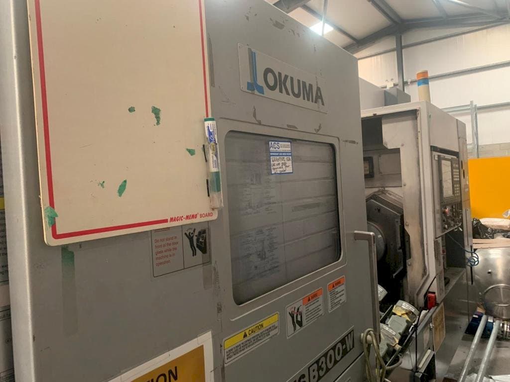 Vista Frontal  da Okuma Multus B-300W  máquina