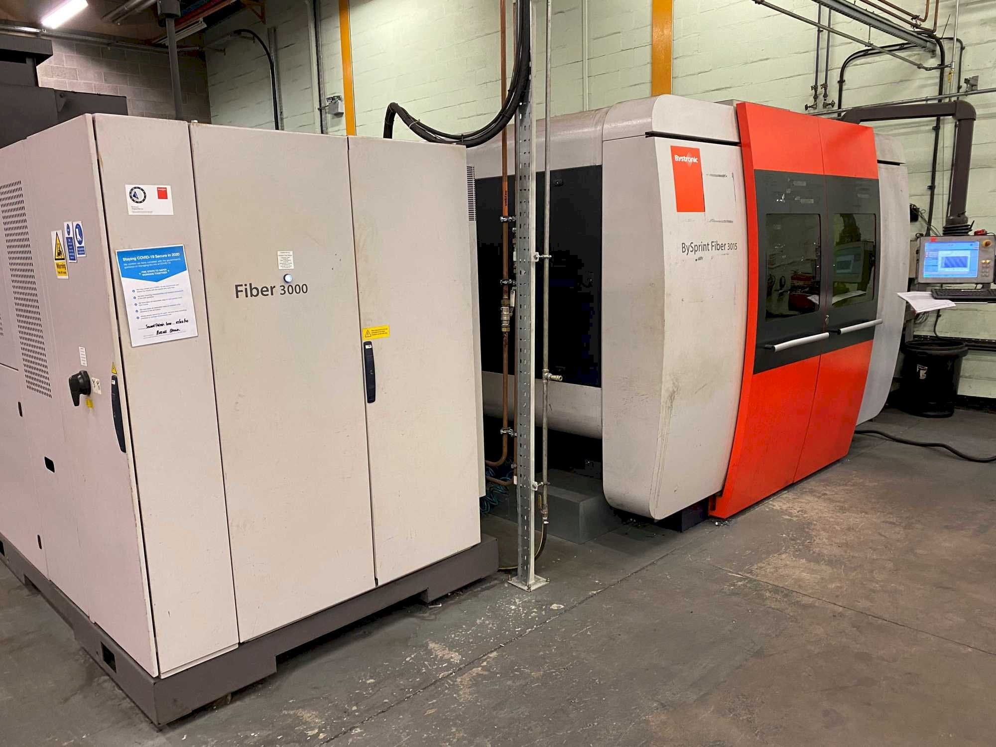 Vista Frontal  da Bystronic BySprint 3015 Fiber  máquina