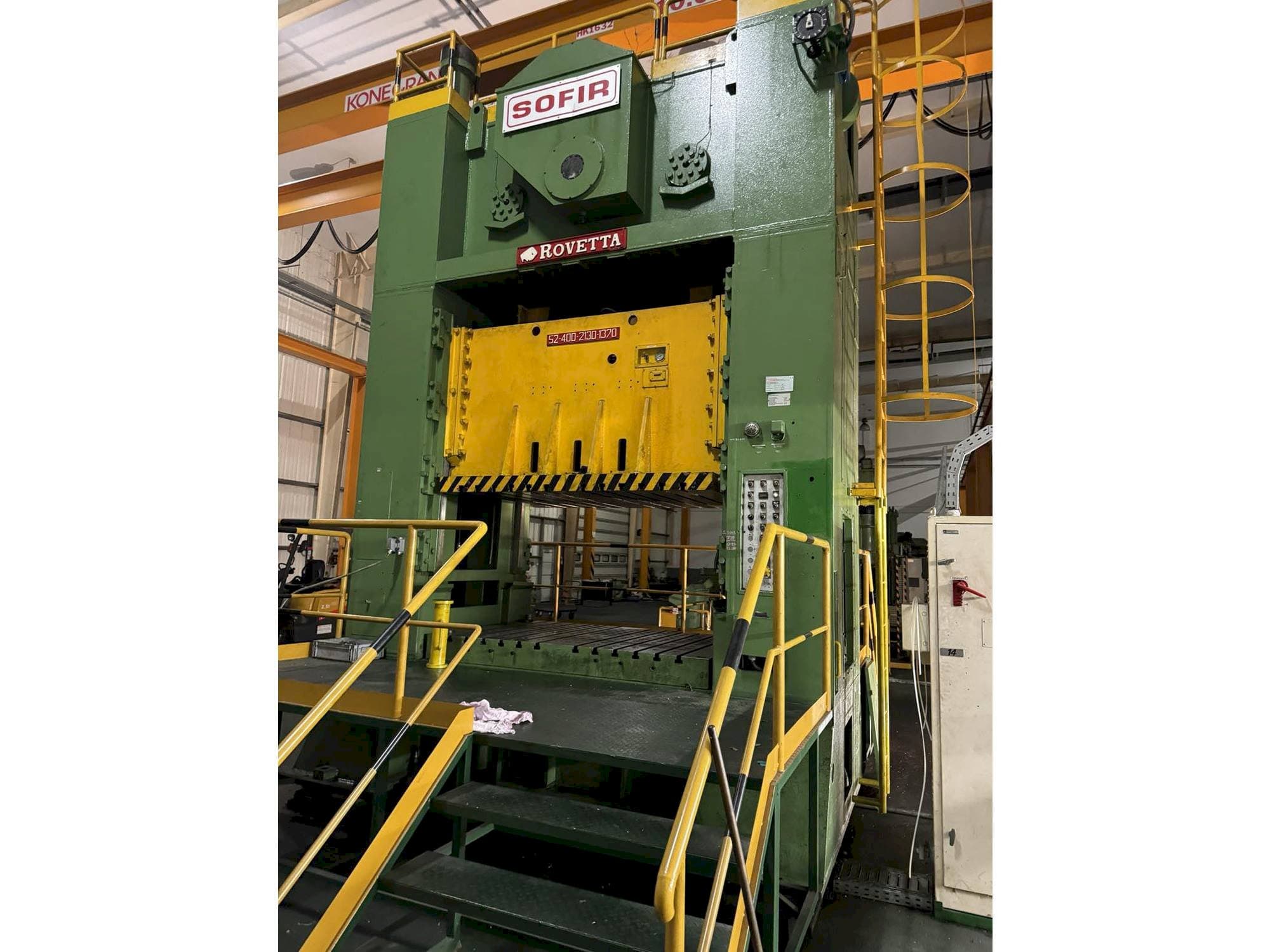 Vista Frontal  da ROVETTA 400t  máquina