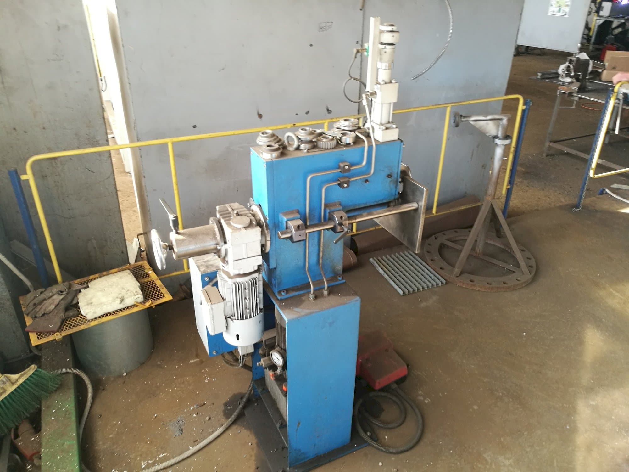 Vista Frontal  da SPIRO SME 63  máquina