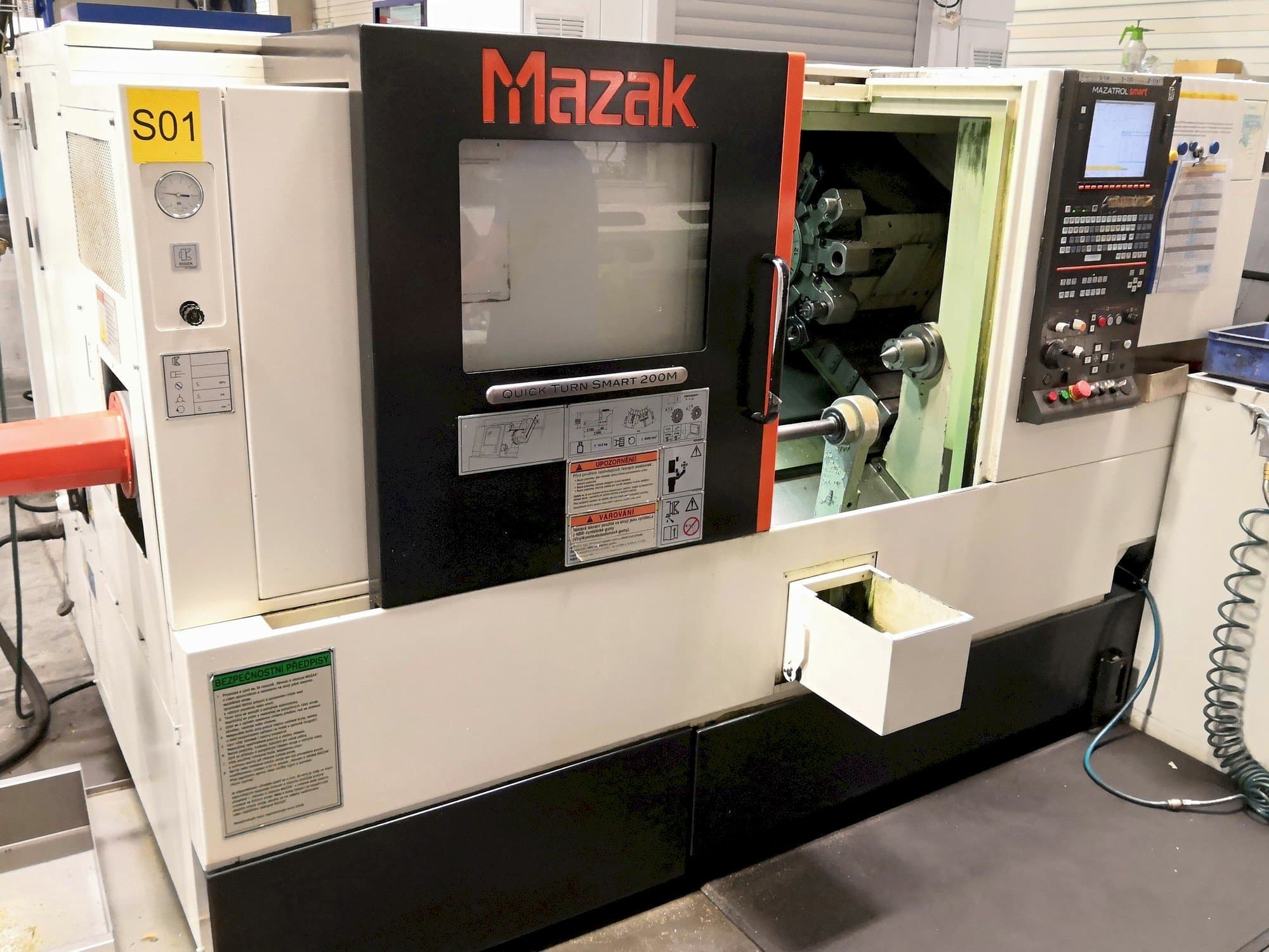 Vista Frontal da Mazak Quick Turn Smart 200M máquina