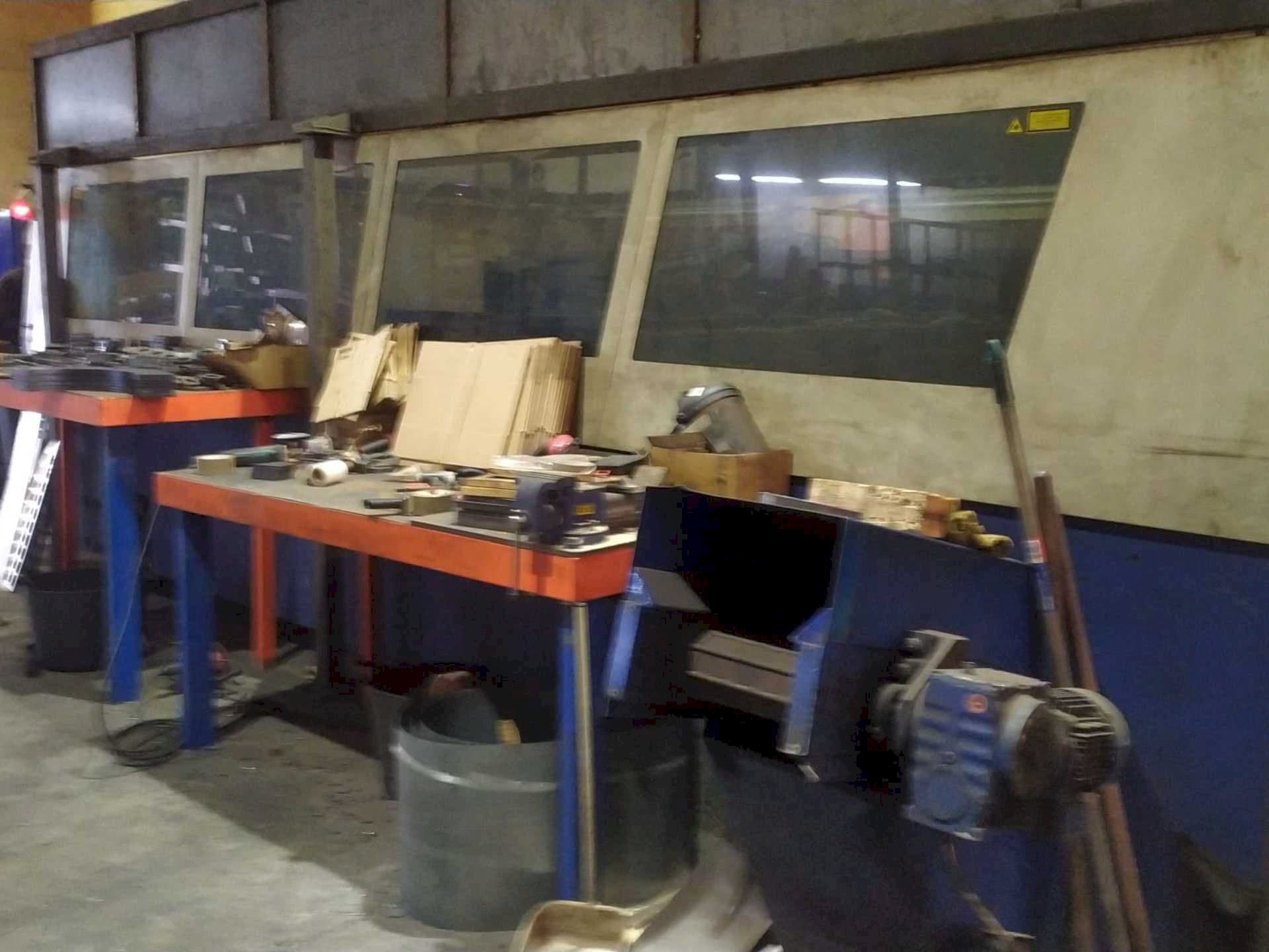 Vista Frontal  da Trumpf Trumatic L 4050  máquina