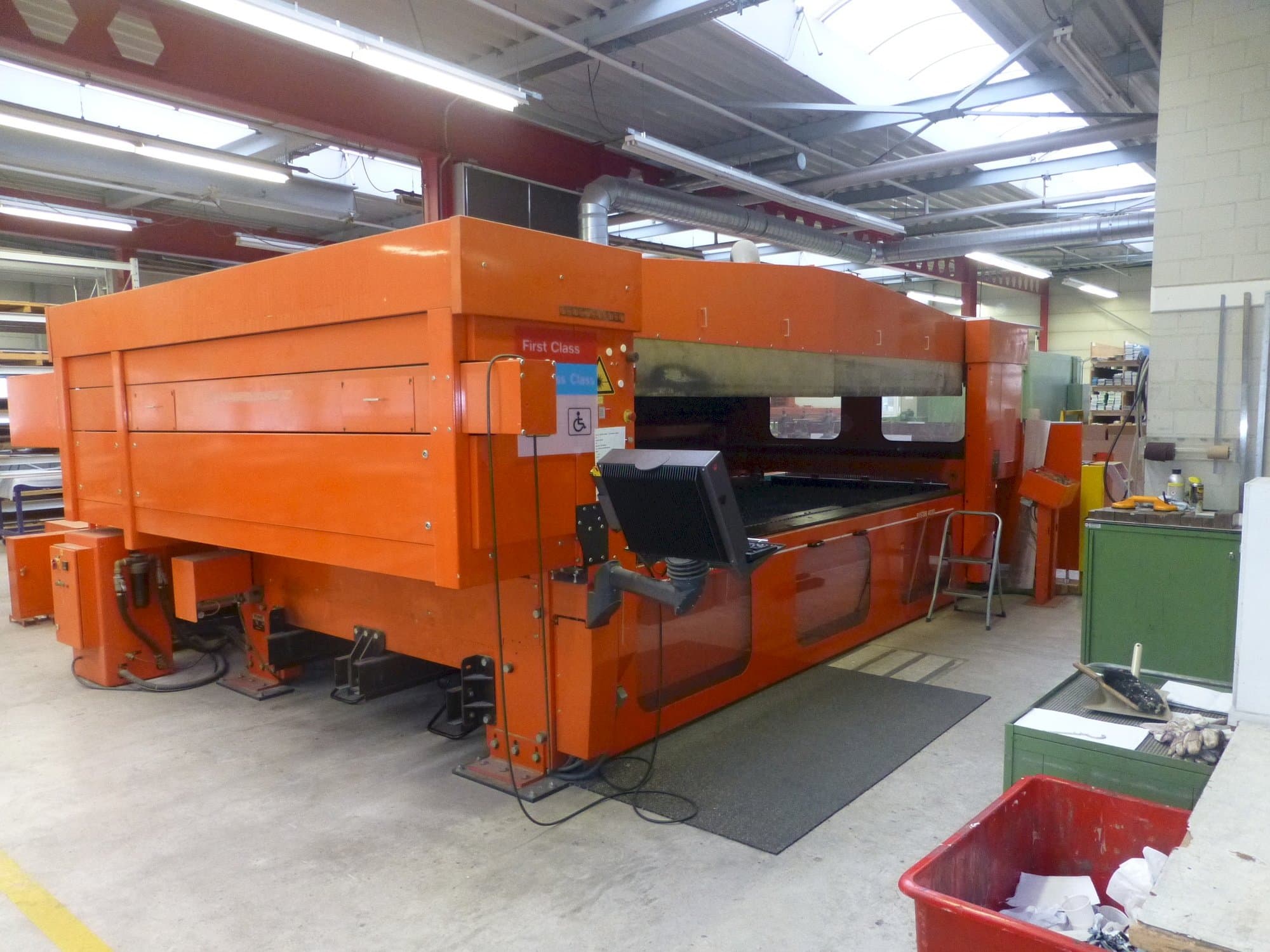 Vista Frontal  da Bystronic BYSTAR 4020  máquina