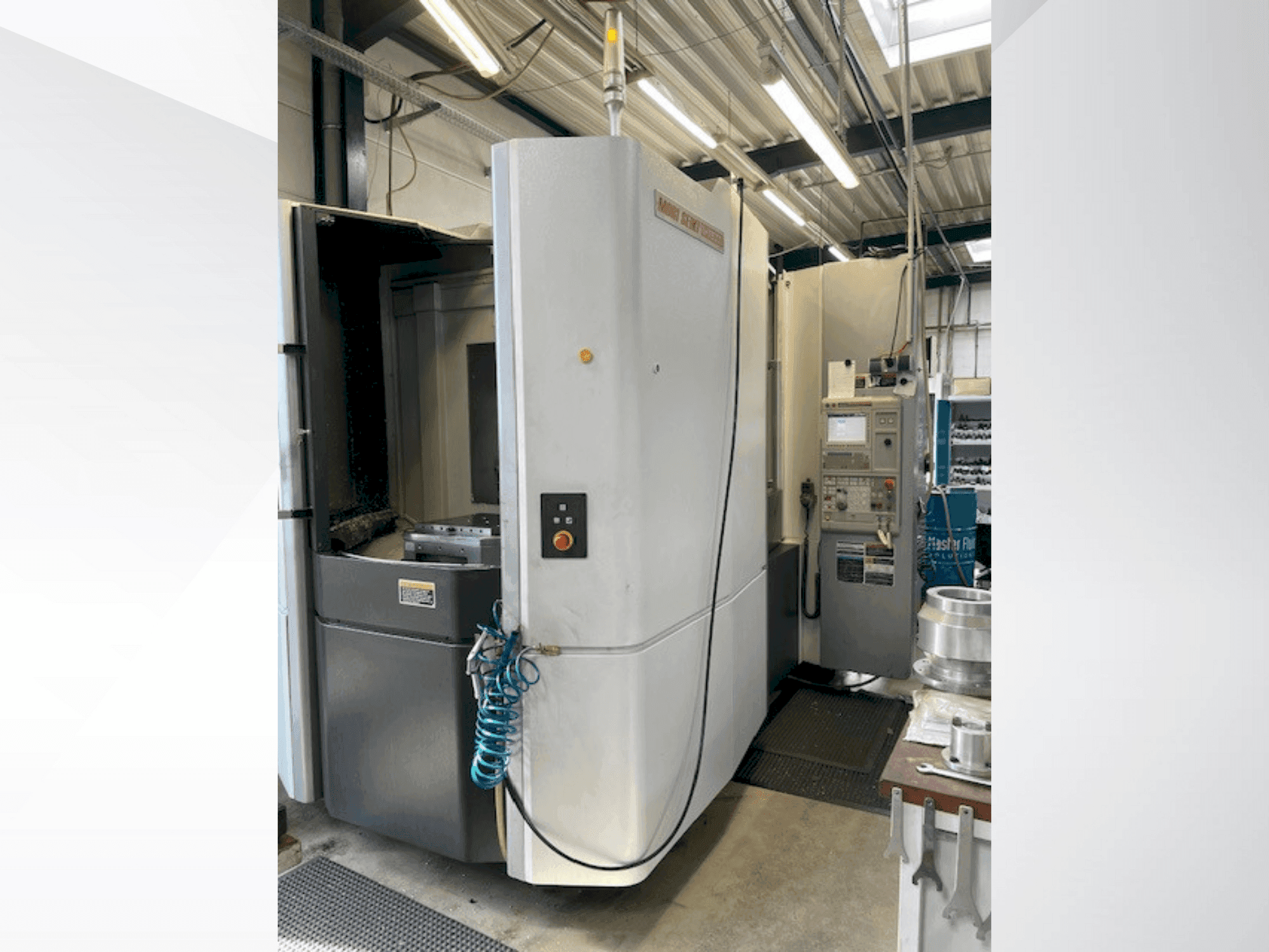 Vista Frontal  da MORI SEIKI NHX5 000  máquina