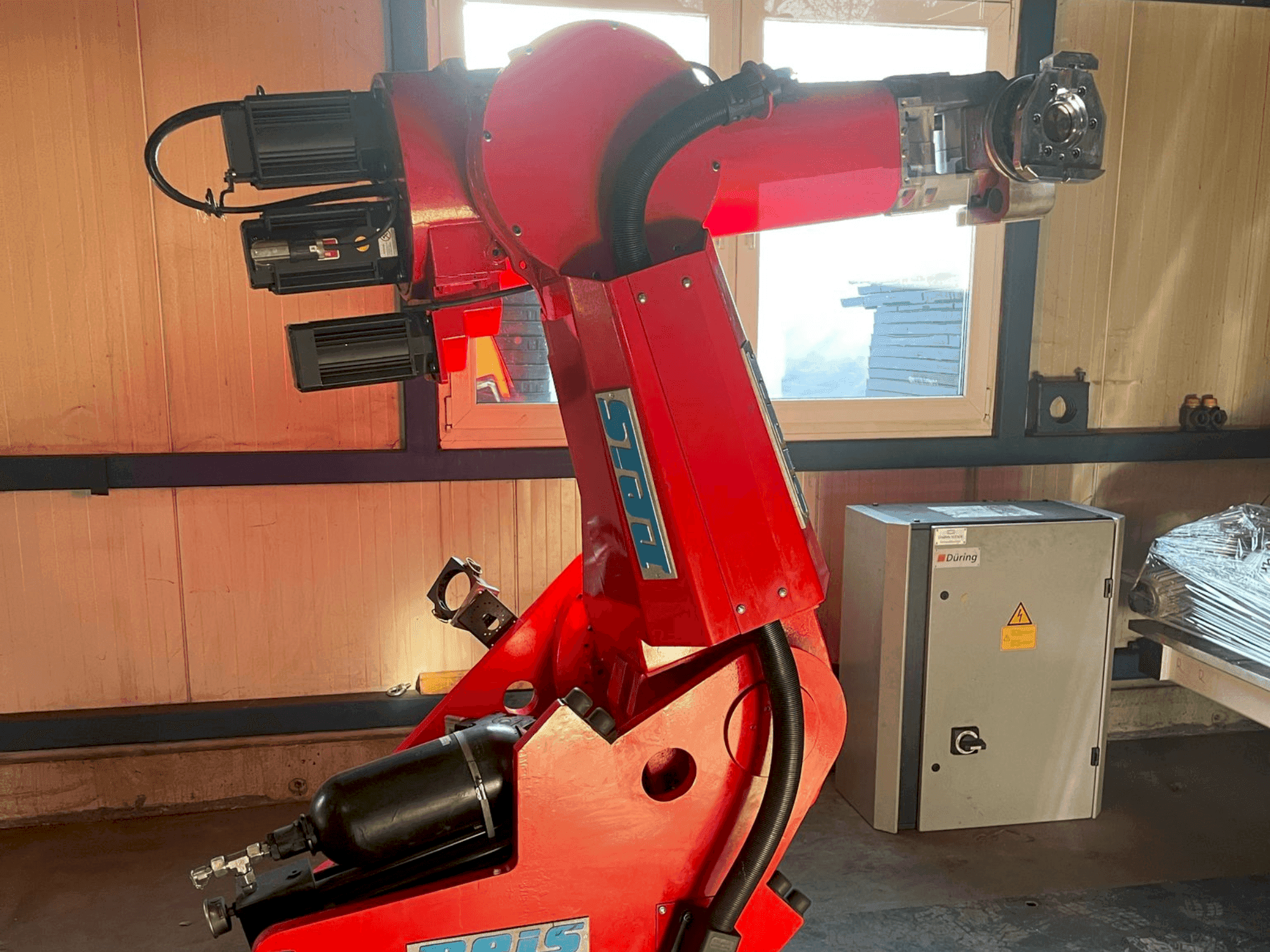 Vista Frontal  da Reis SRV 130  máquina