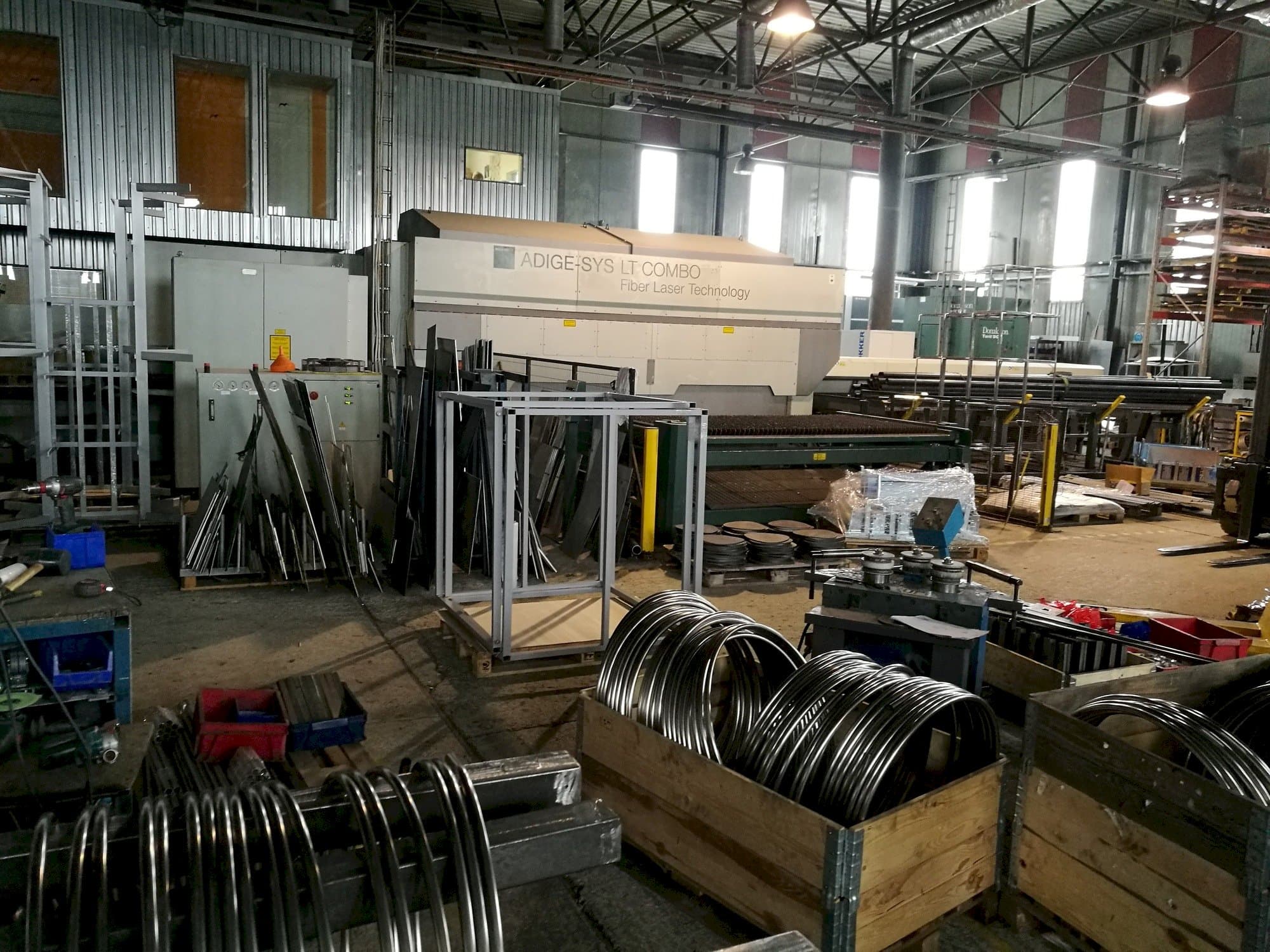 Vista Frontal  da BLM ADIGE-SYS LT  máquina