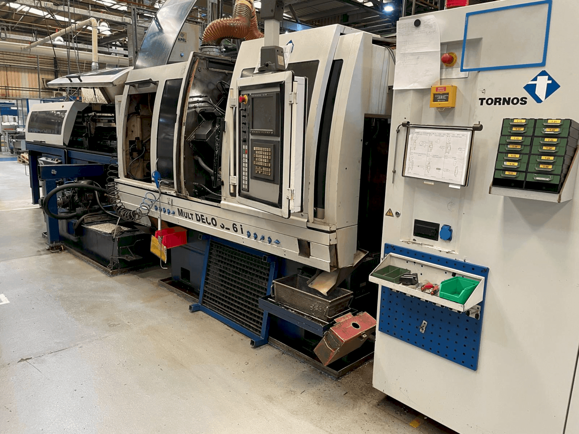 Vista Frontal  da TORNOS MultiDeco 32/6i  máquina