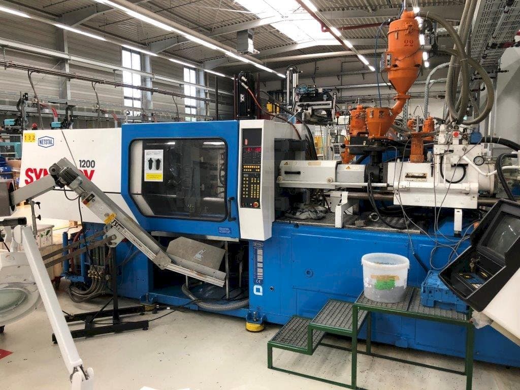 Vista Frontal  da Netstal Synergy S1200-230  máquina