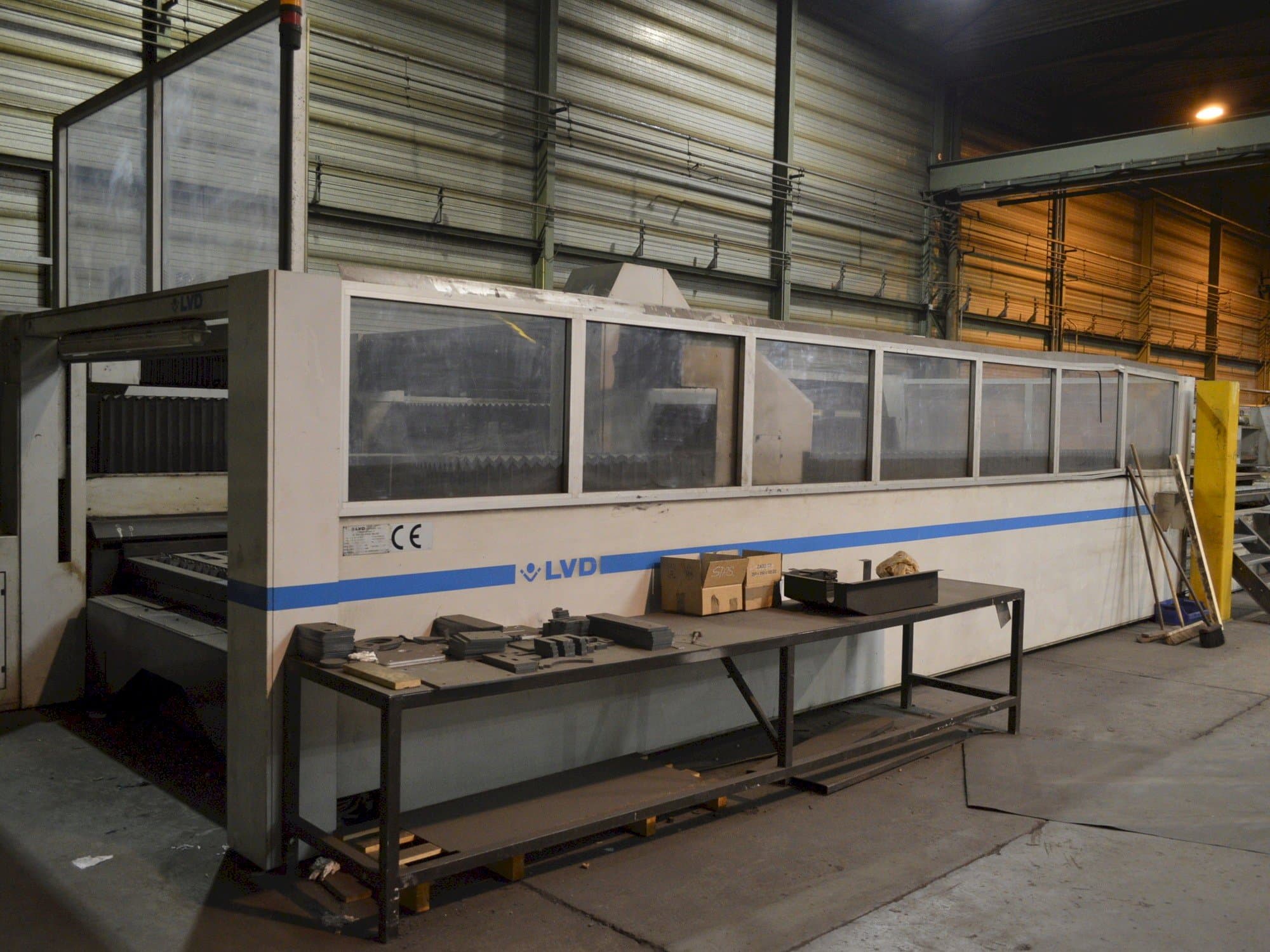 Vista Frontal  da LVD IMPULS 6020  máquina