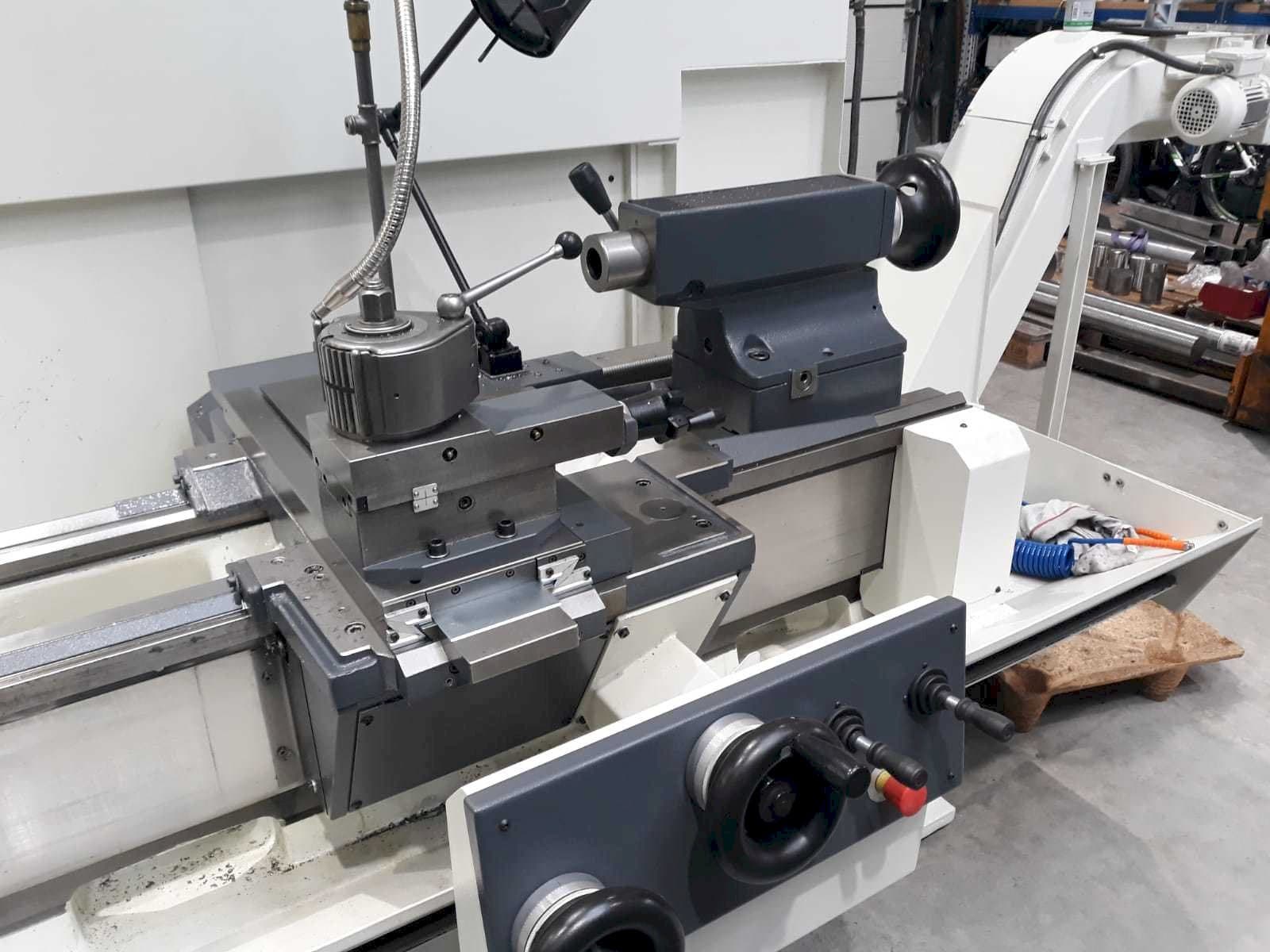 Vista Frontal  da BOEHRINGER DUS 560  máquina