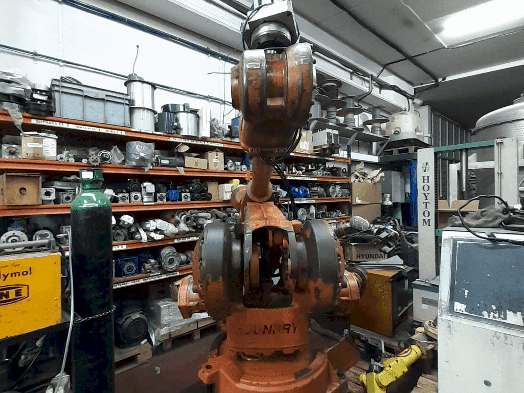 Vista Frontal  da ABB IRB 4400  (2018)  máquina