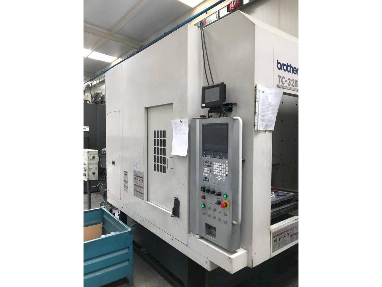 Vista Frontal  da Brother TC-32BN QT  máquina