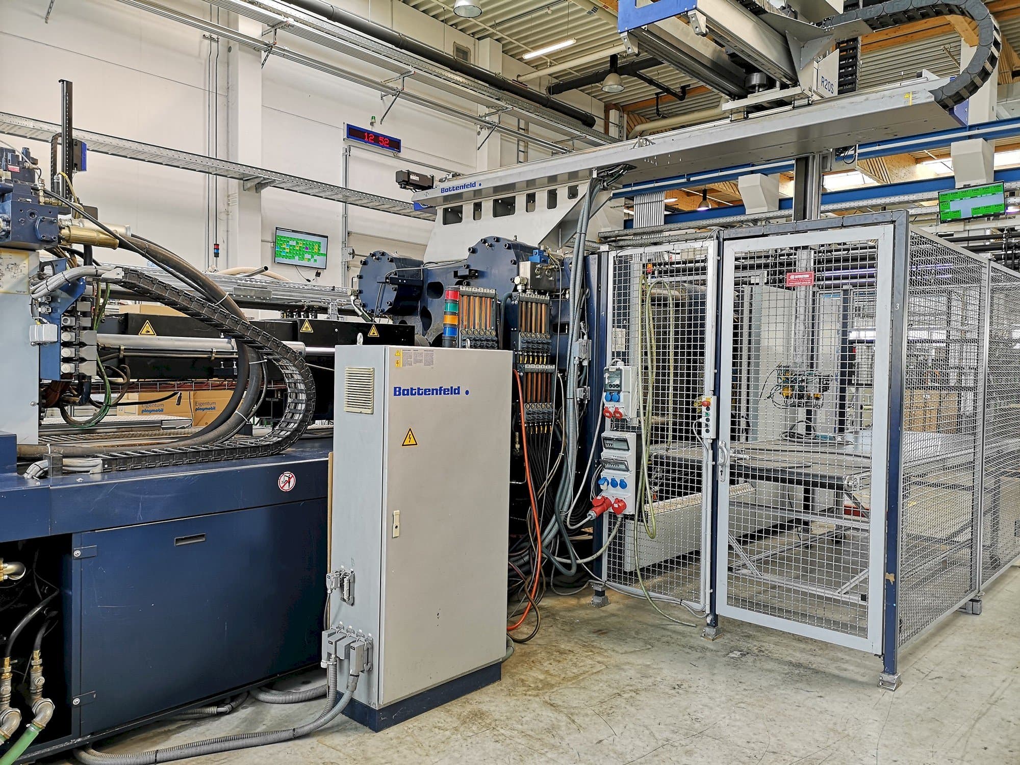 Vista Frontal  da Battenfeld HM 8000 2P - 7700  máquina