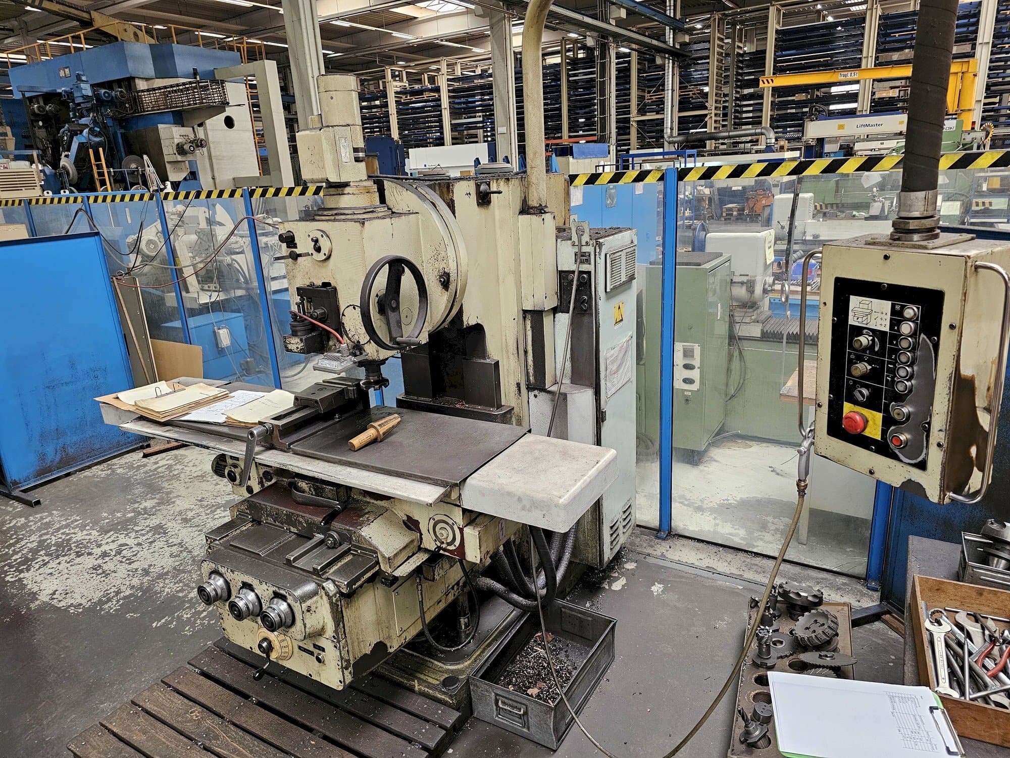 Vista Frontal  da VEB FSS 400/E  máquina