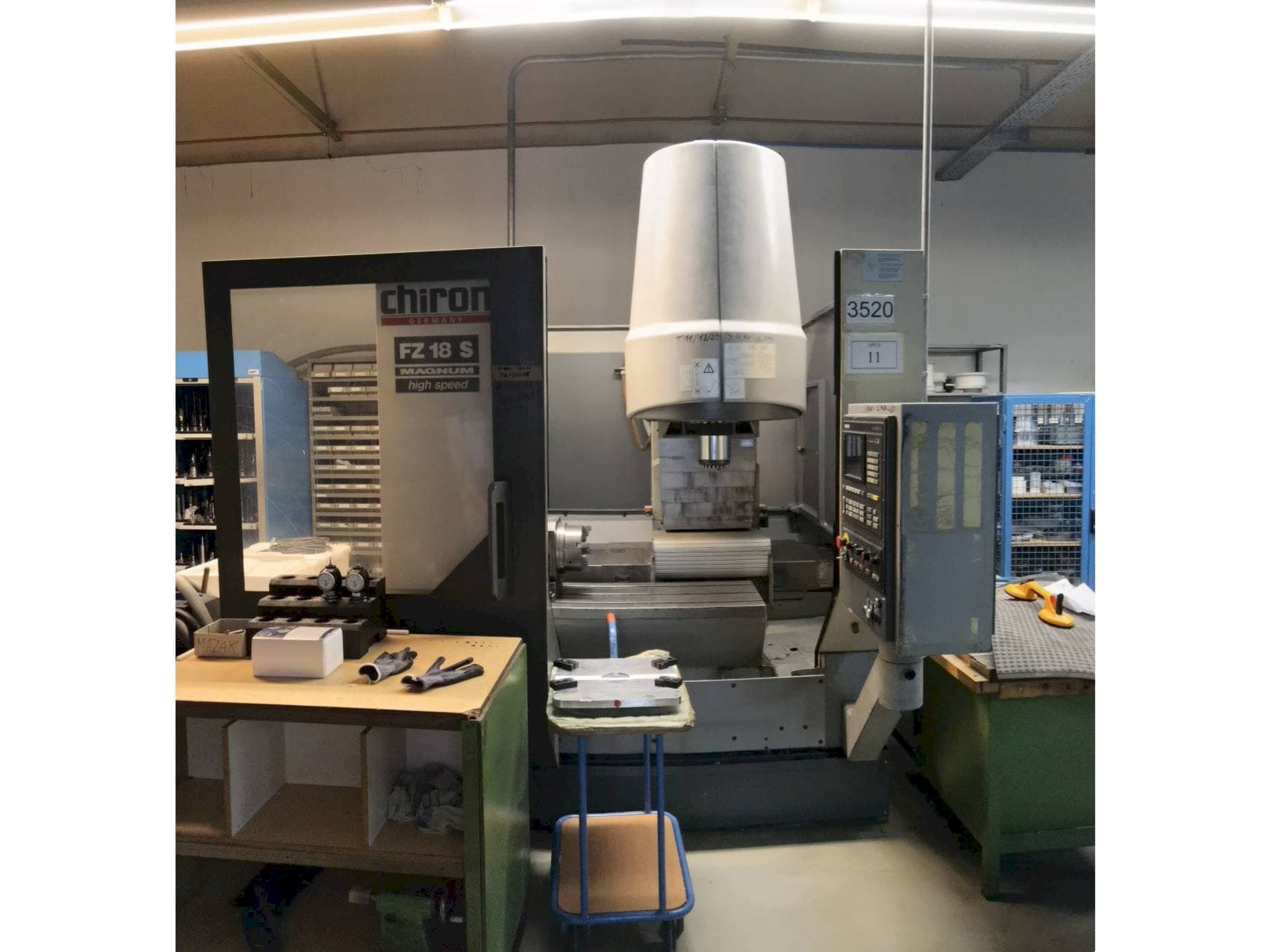 Vista Frontal  da CHIRON FZ18  máquina