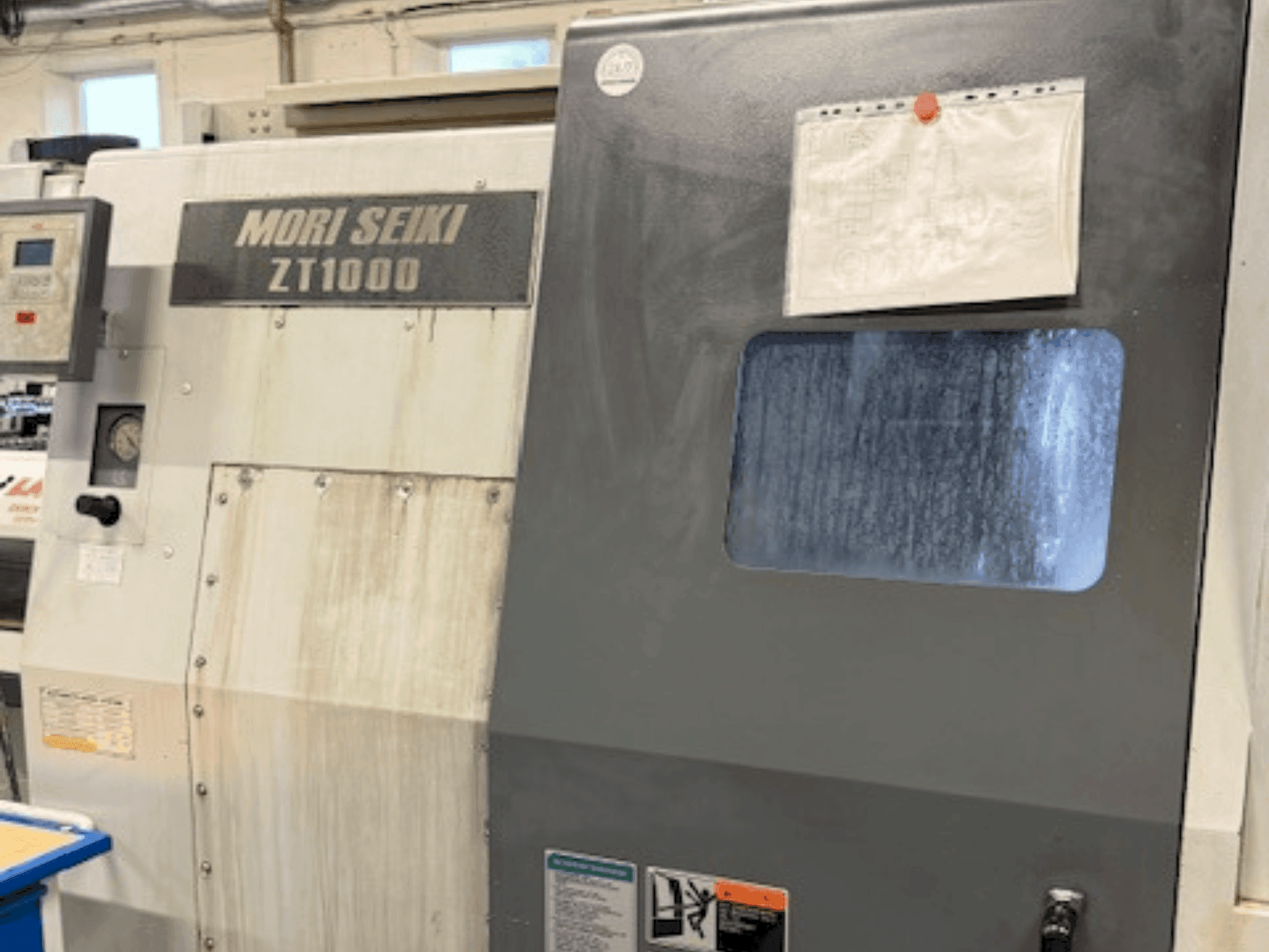 Vista Frontal  da MORI SEIKI ZT1000Y  máquina