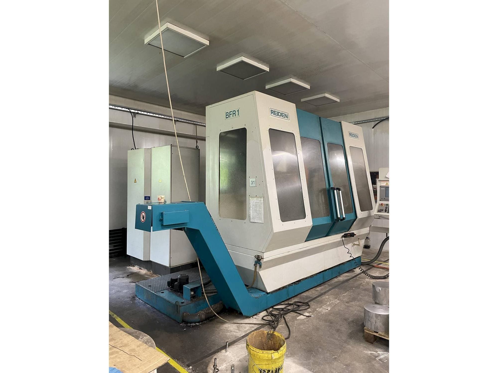 Vista Frontal  da Reiden BFR 1  máquina