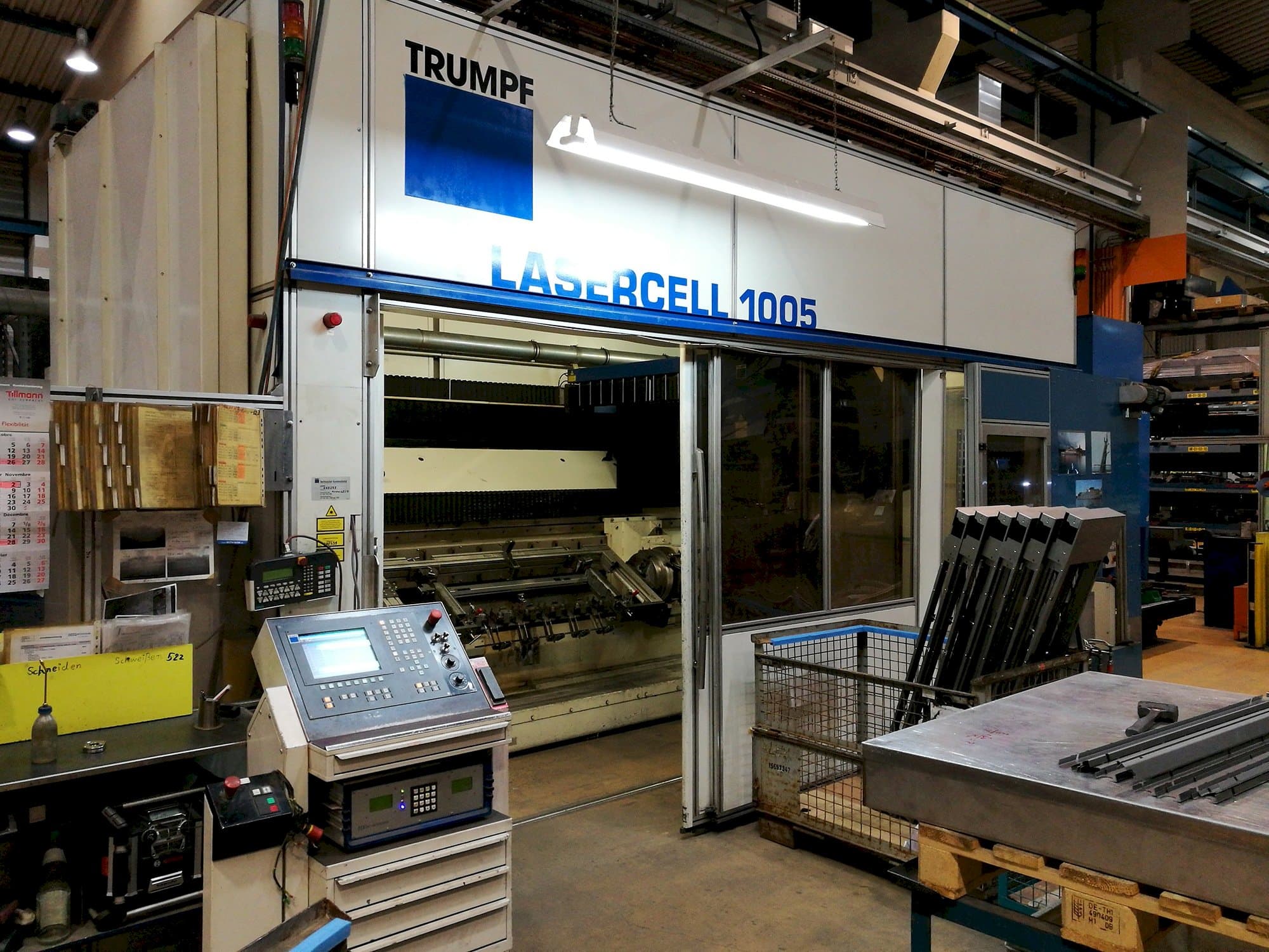 Vista Esquerda  da Trumpf Lasercell TLC 1005  máquina