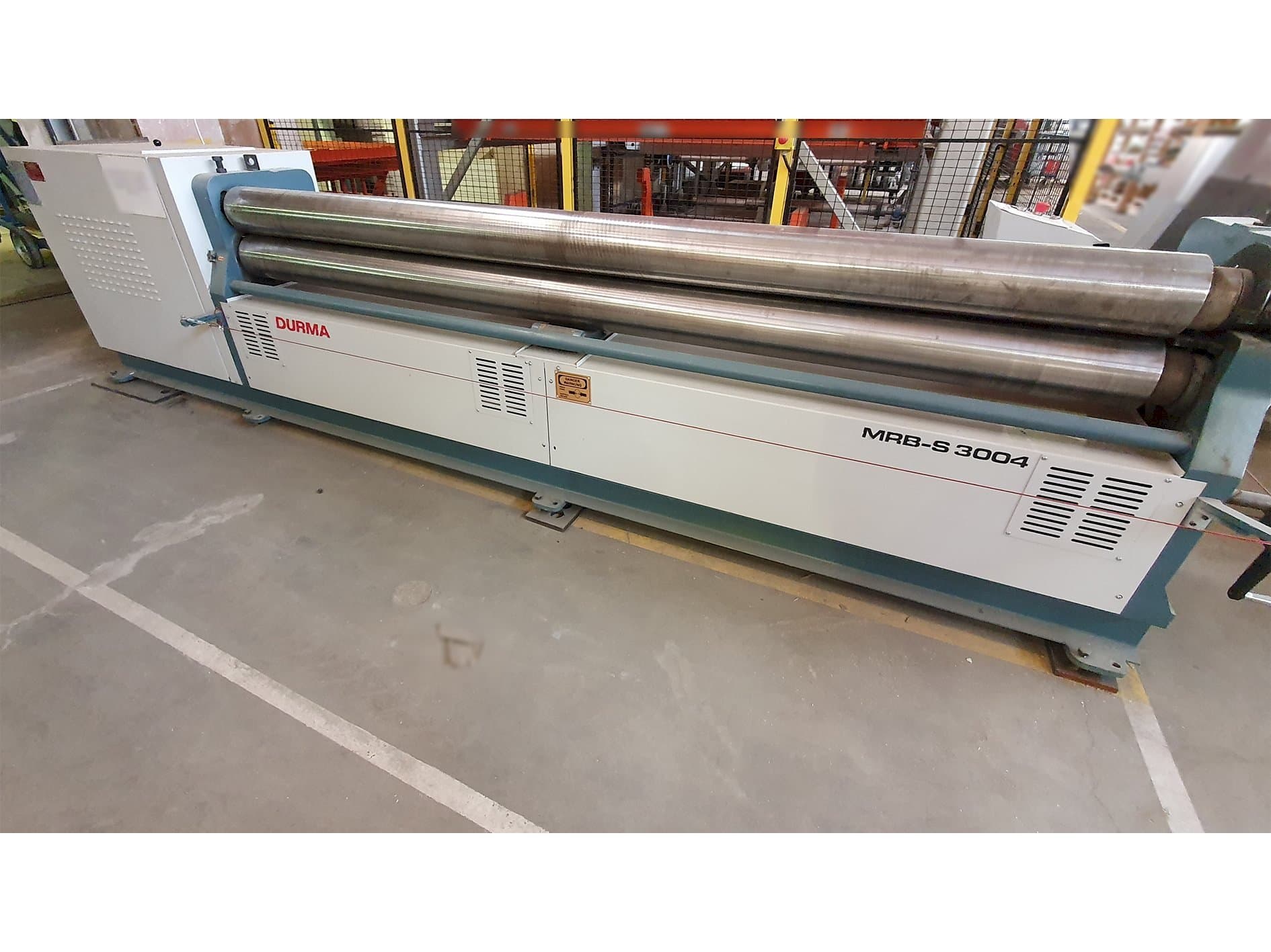 Vista Frontal  da Durma MRB S 3004  máquina