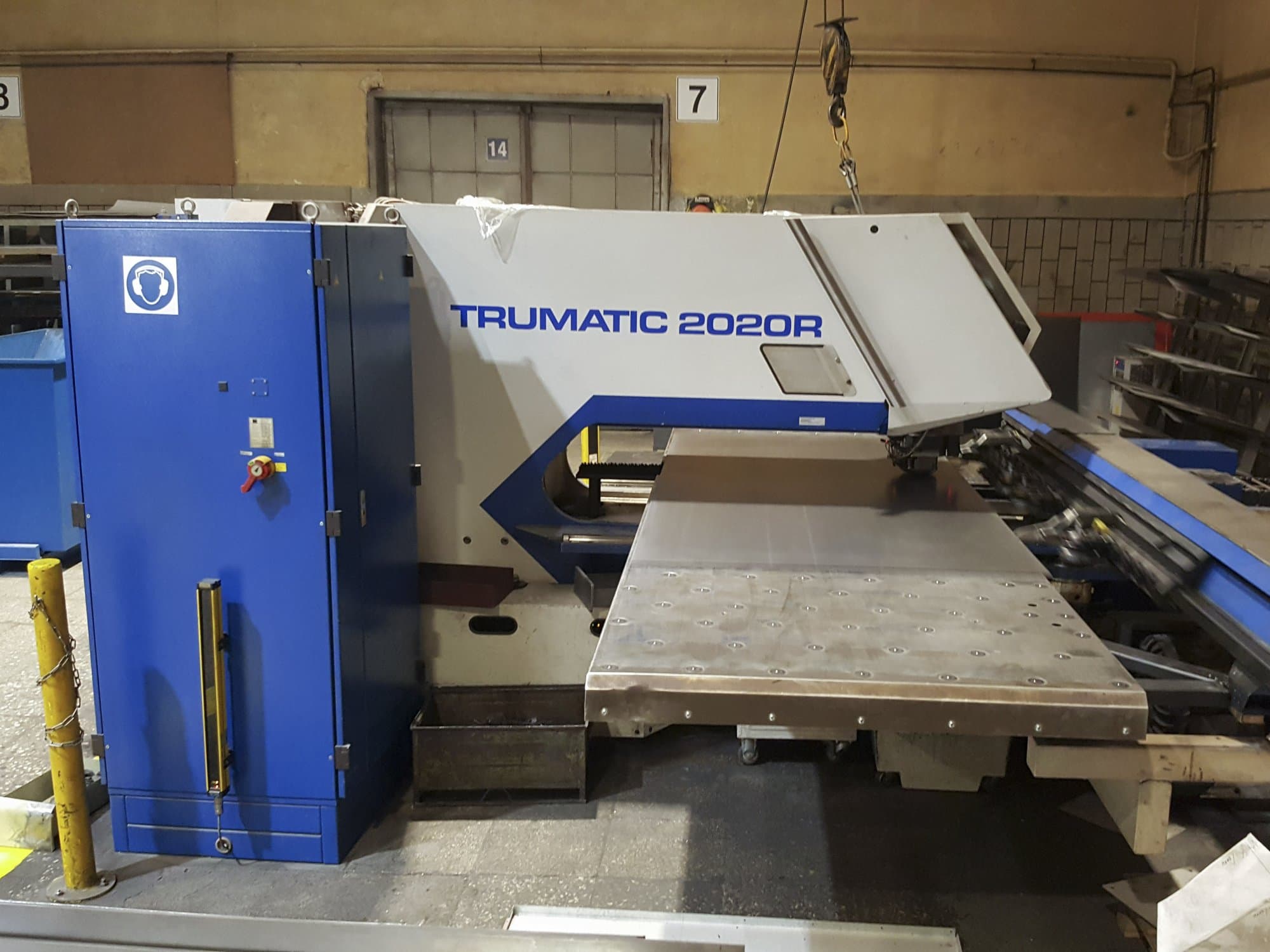 Vista Frontal  da Trumpf Trumatic 2020R  máquina