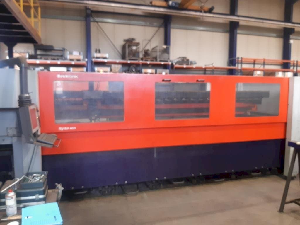 Vista Frontal  da Bystronic Bystar 4020  máquina