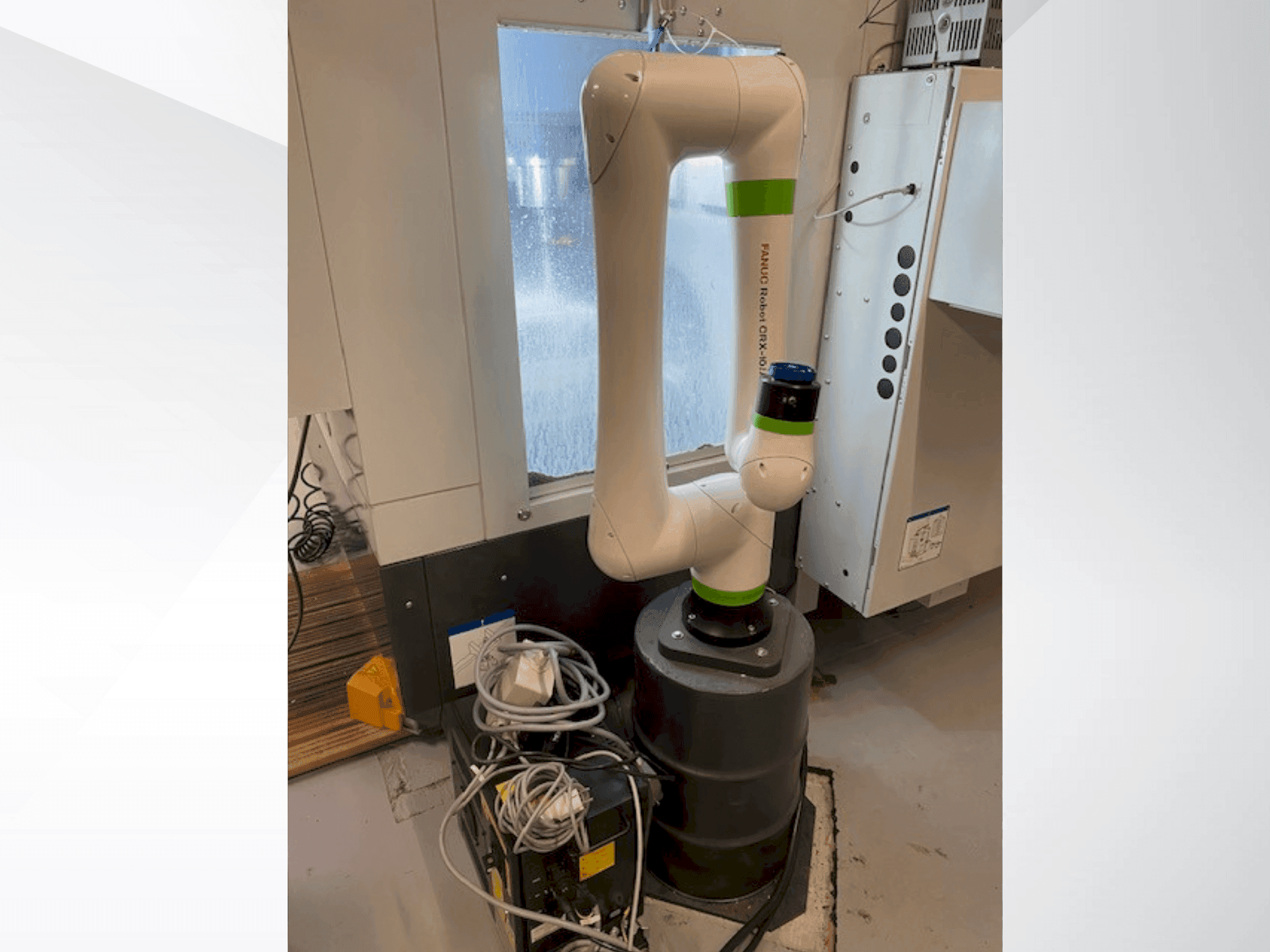 Vista Frontal  da FANUC CRX10iA  máquina