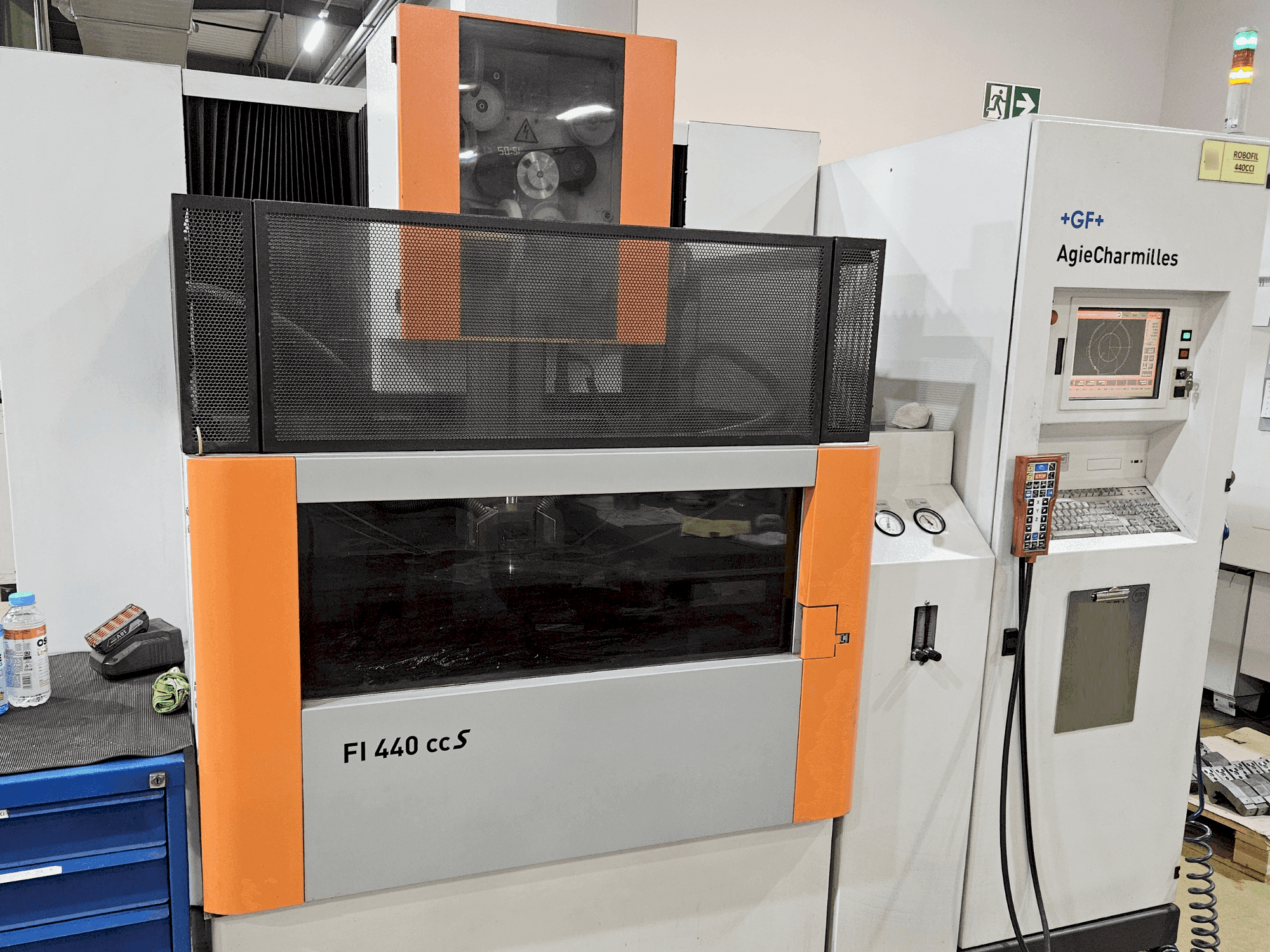 Vista Frontal  da AgieCharmilles Robofil 440 CCS  máquina