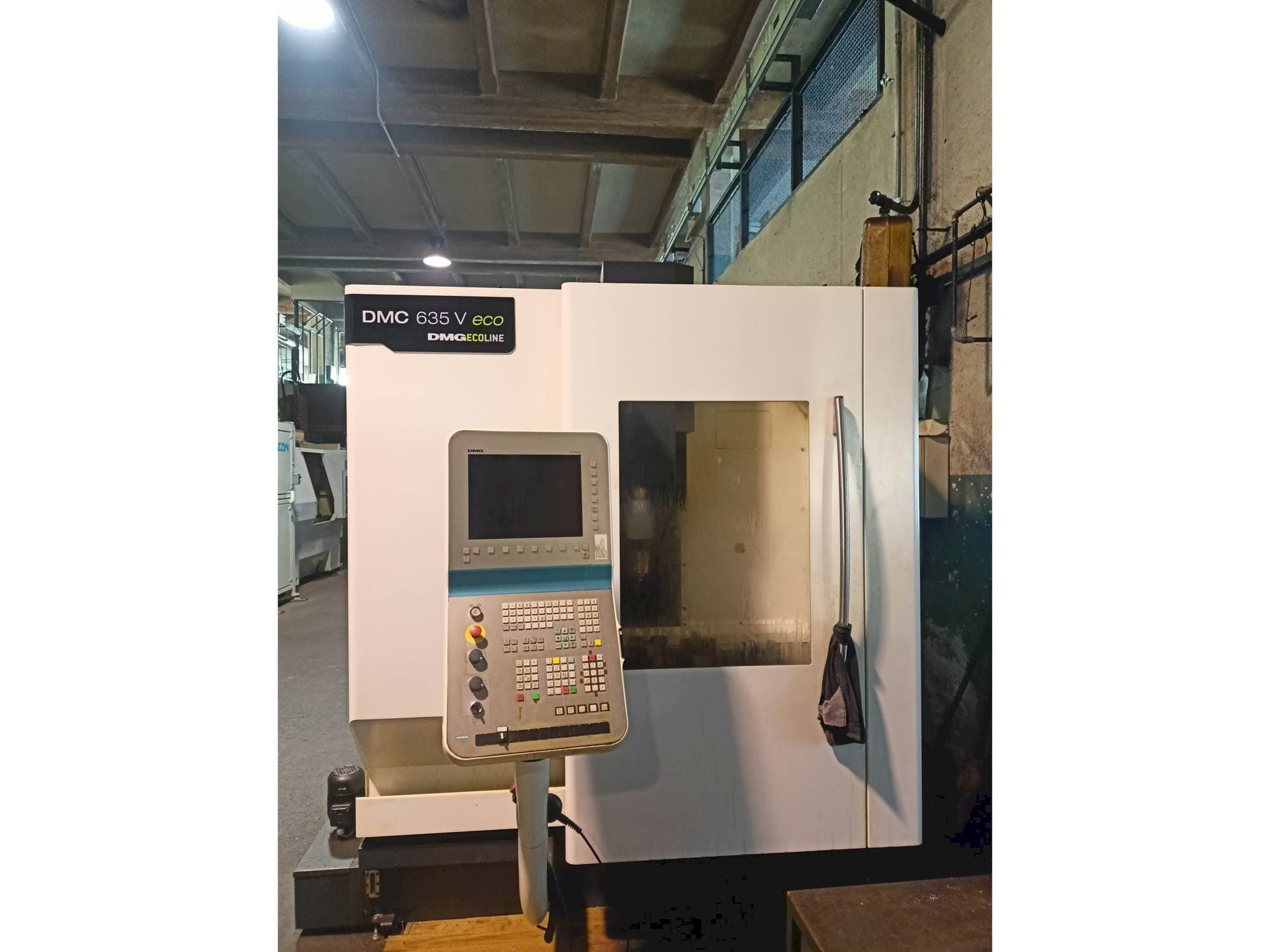 Vista Frontal  da DMG DMC 635V Ecoline  máquina