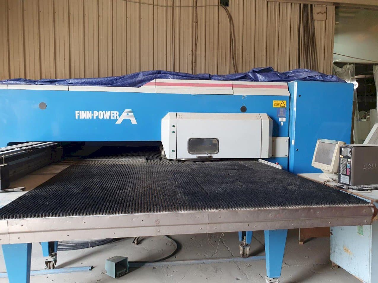 Vista Frontal  da Finn-Power A5-5 FB  máquina