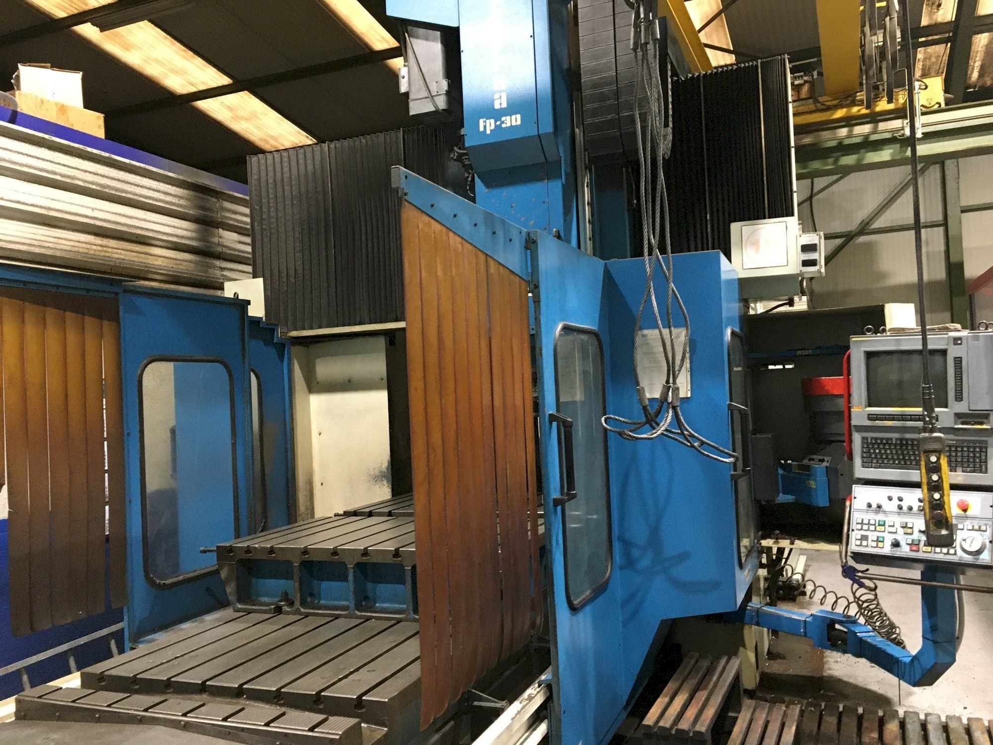 Vista Frontal  da Correa FP 30/30  máquina