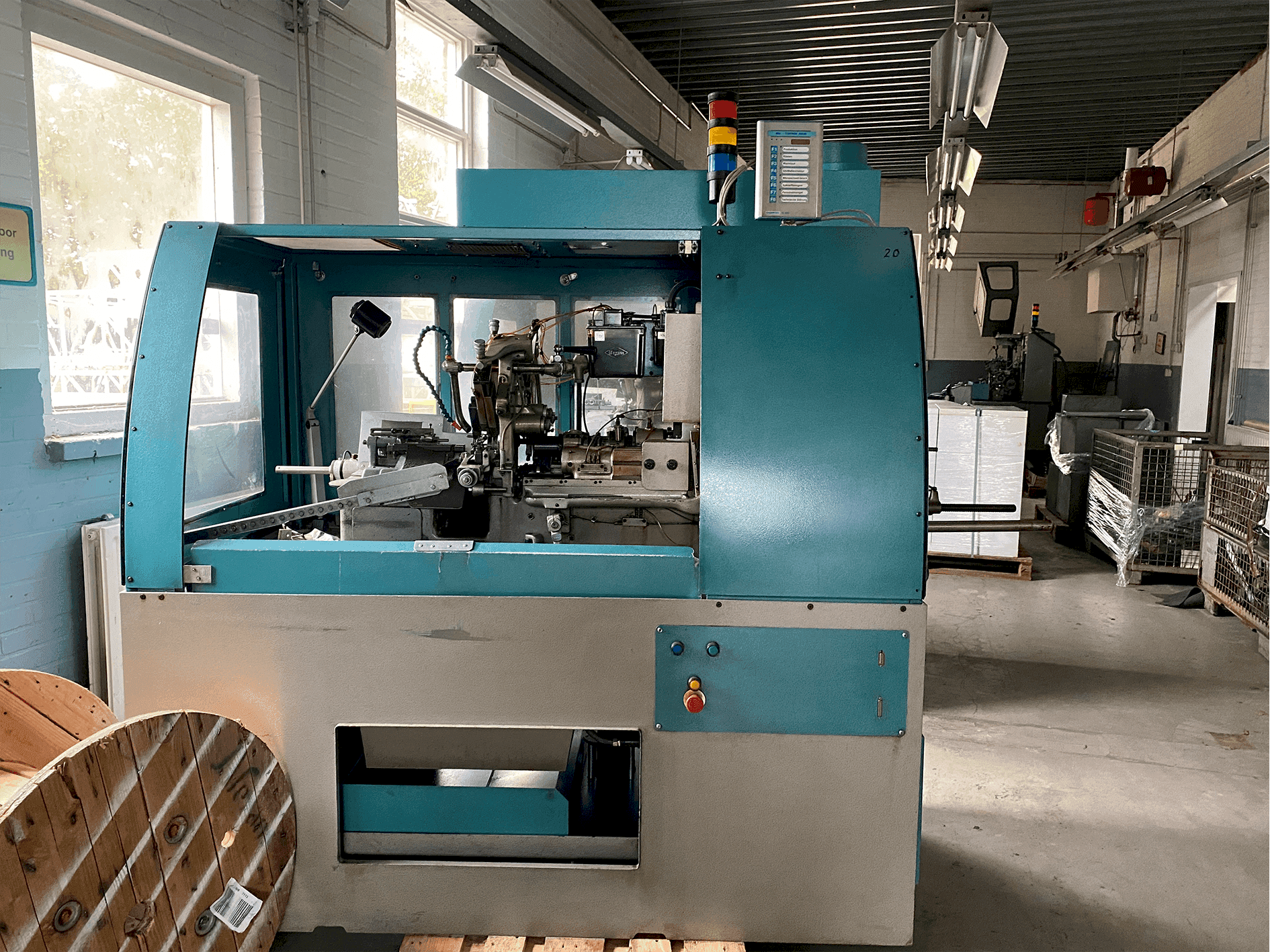 Vista Frontal  da Tornos-Bechler NAT-125 vario  máquina