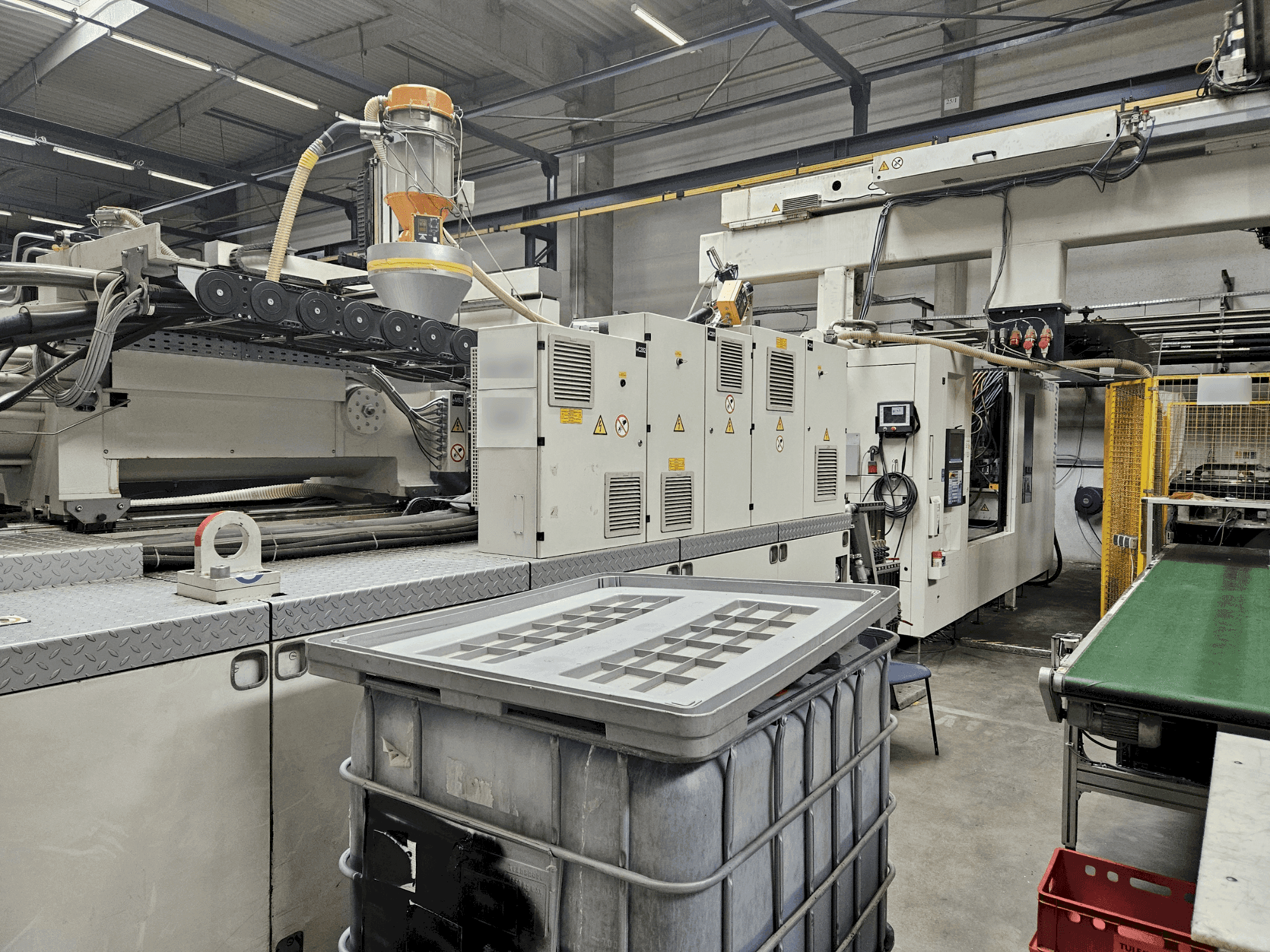 Vista Frontal  da Krauss Maffei 850-12000 MX  máquina