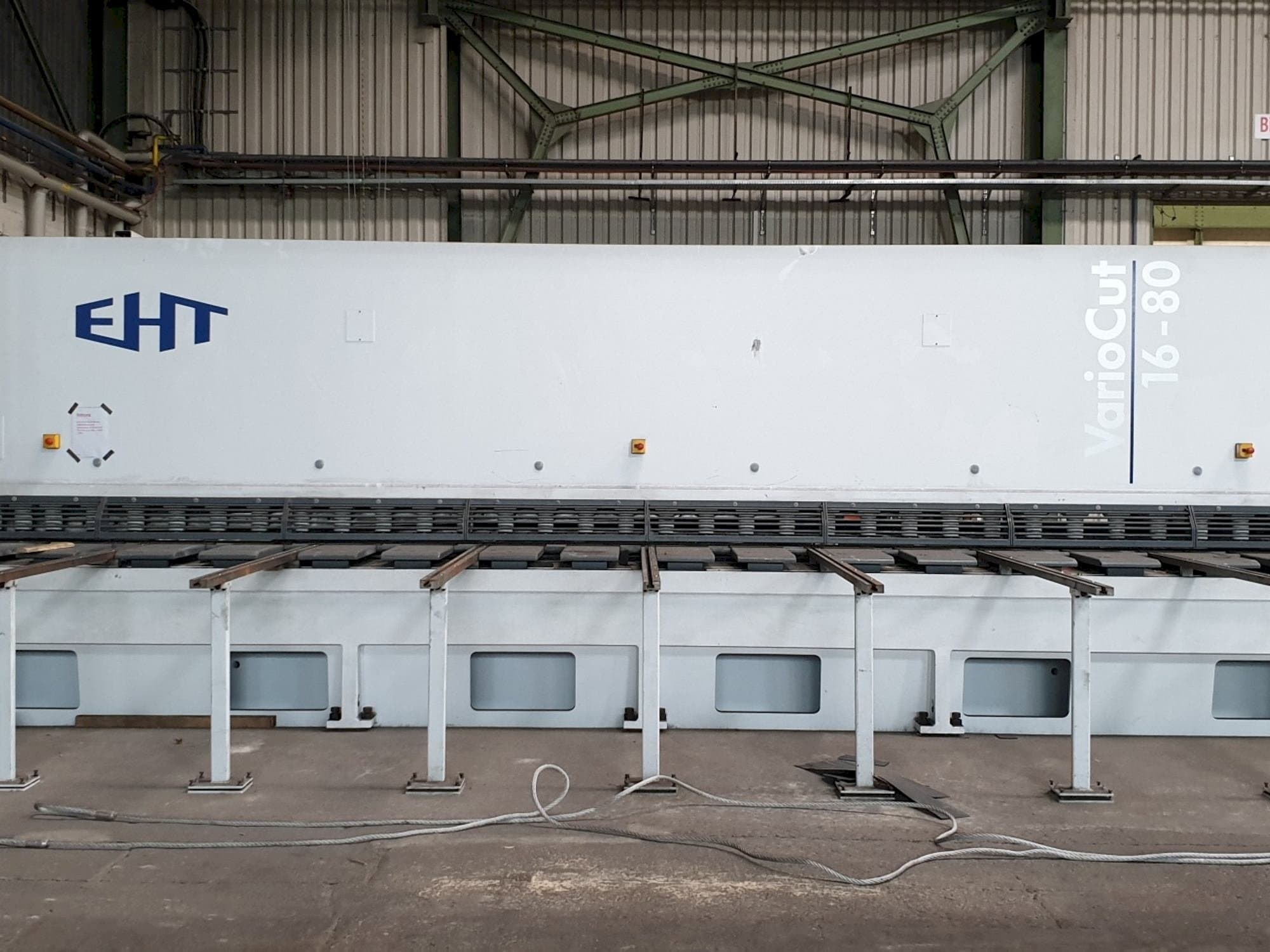 Vista Frontal  da EHT VarioCut 16-80  máquina