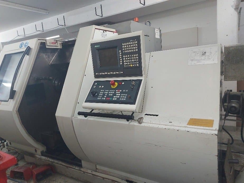 Vista Frontal  da Gildemeister MF Twin 65  máquina